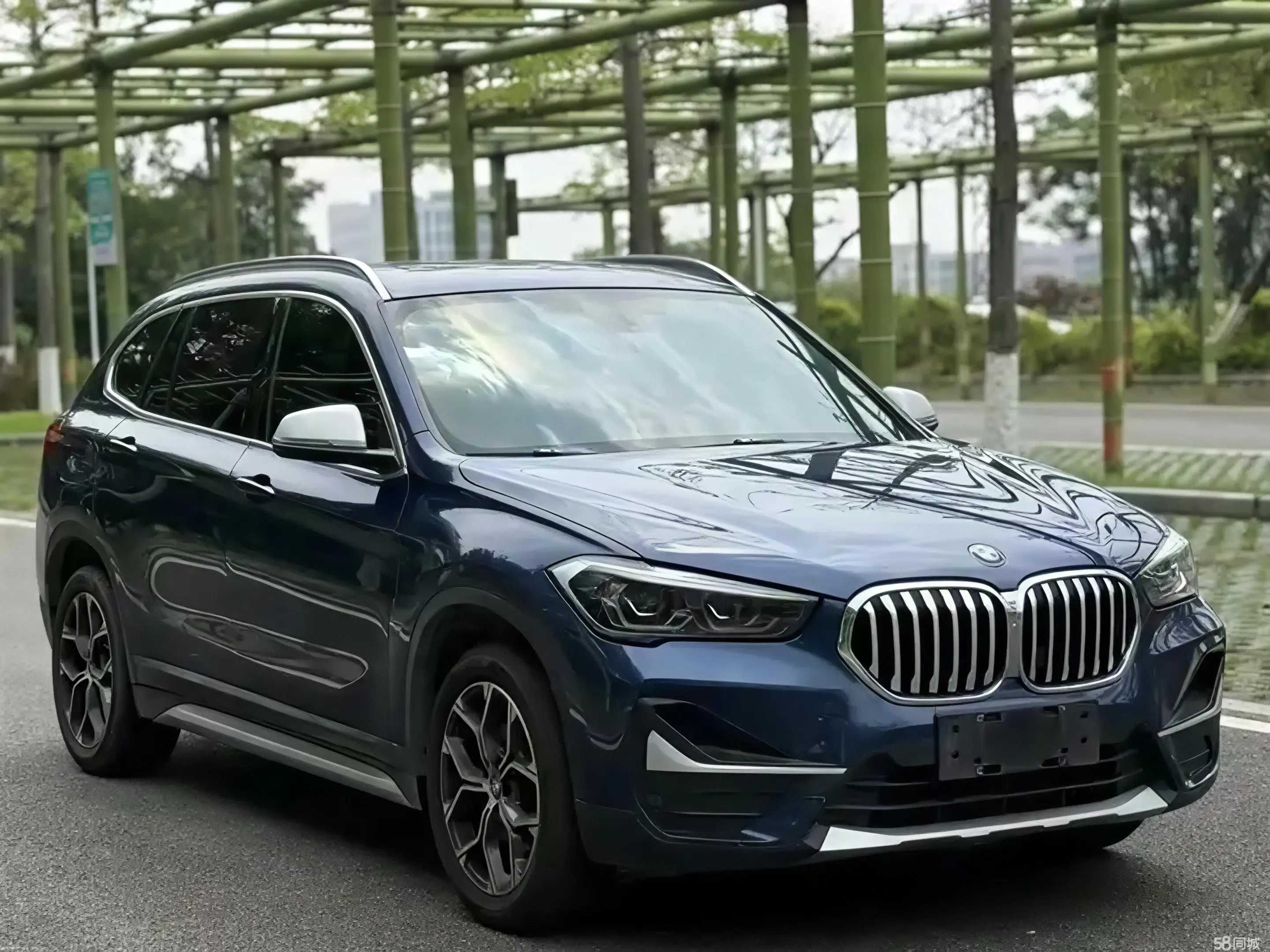 BMW iX M60 2021 car image #4