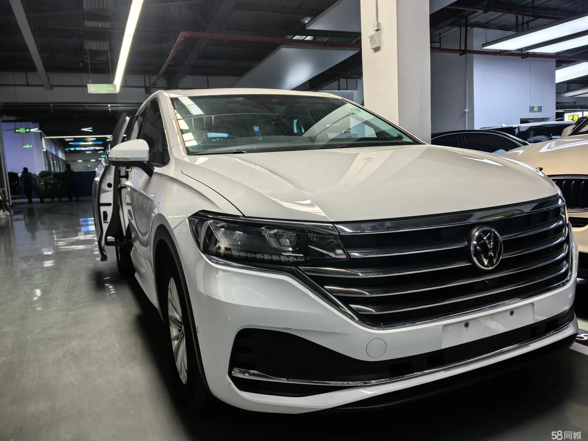 Volkswagen Viloran 2022 car image #4