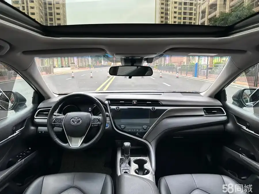 Toyota Camry 2019 car image #4