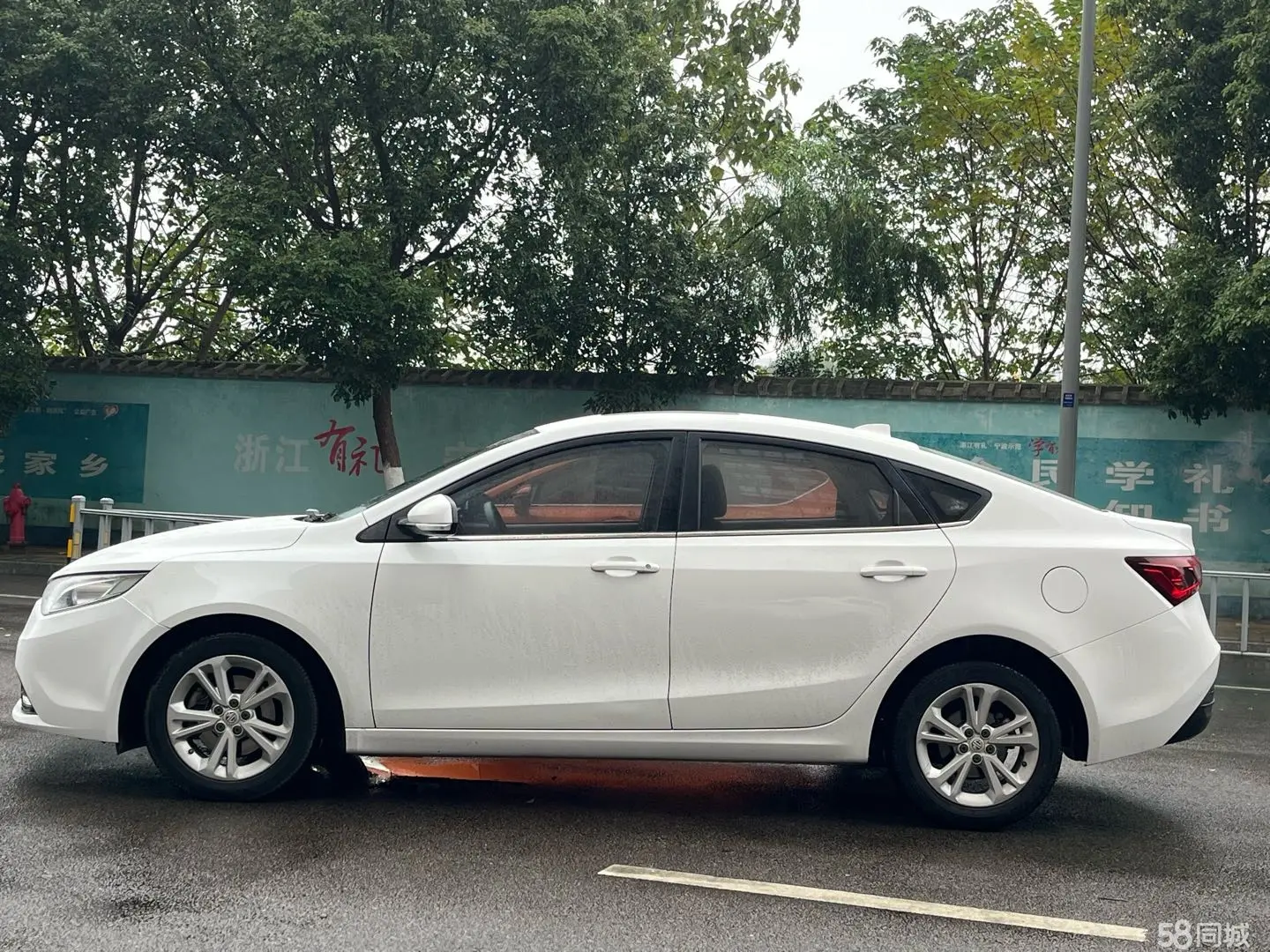 MG GT 2016 car image #4