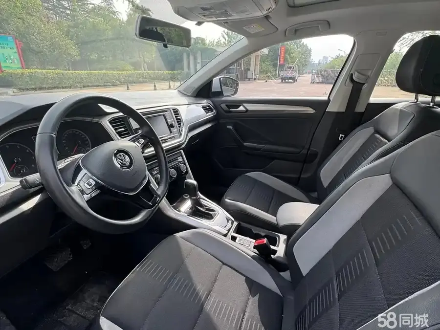 Volkswagen T-Roc 2020 car image #4