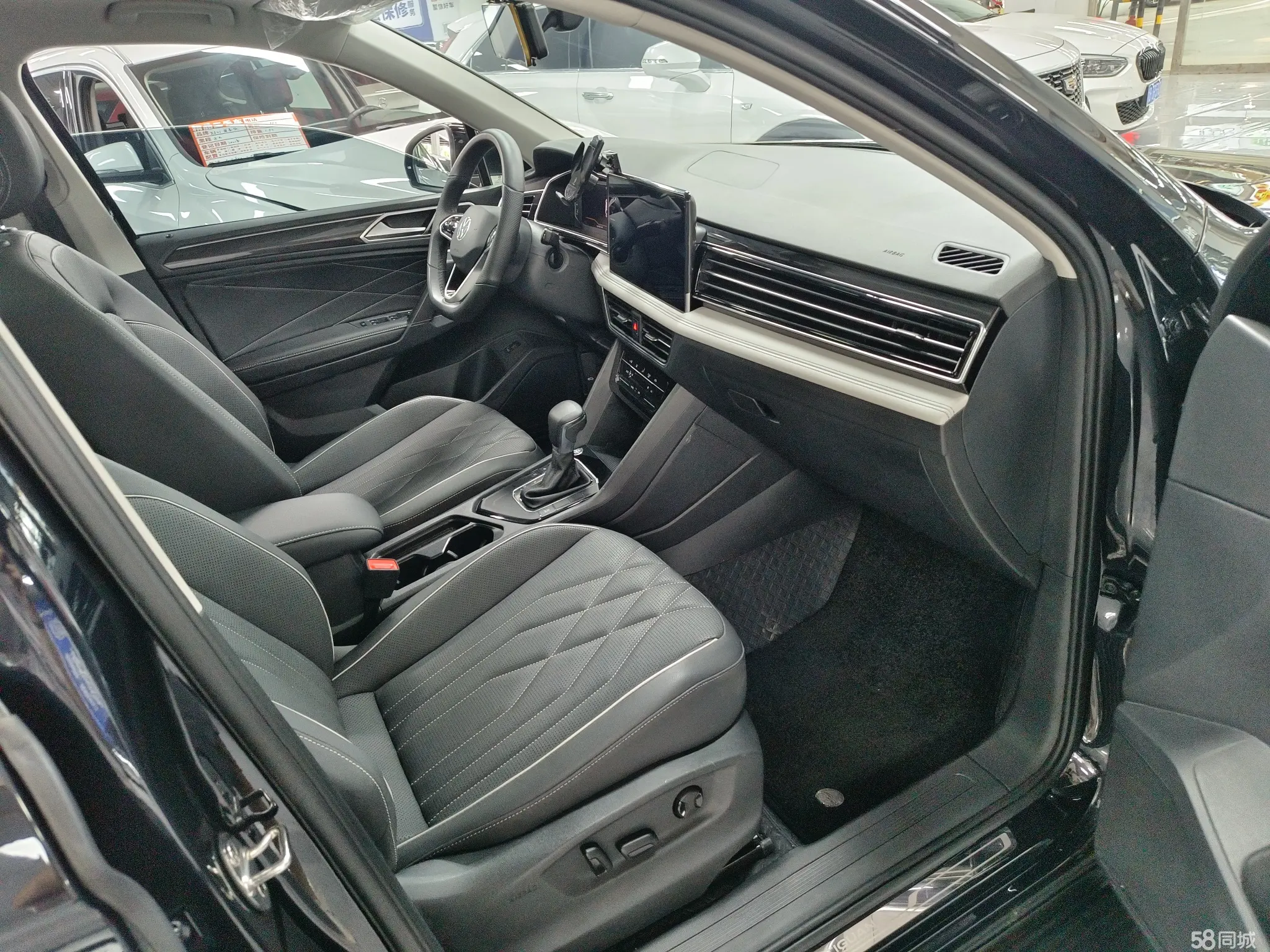 Volkswagen Tiguan L 2022 immagine di auto #4