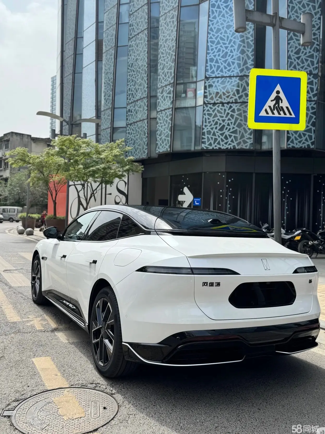 Avatr 06 2025 car image #4