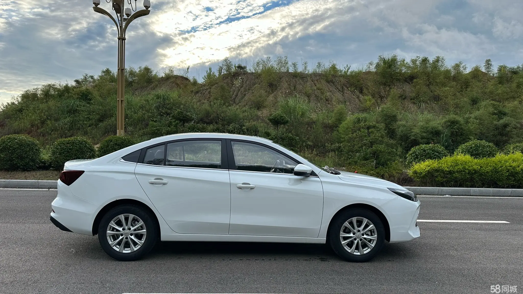 Roewe i5 2025 car image #4