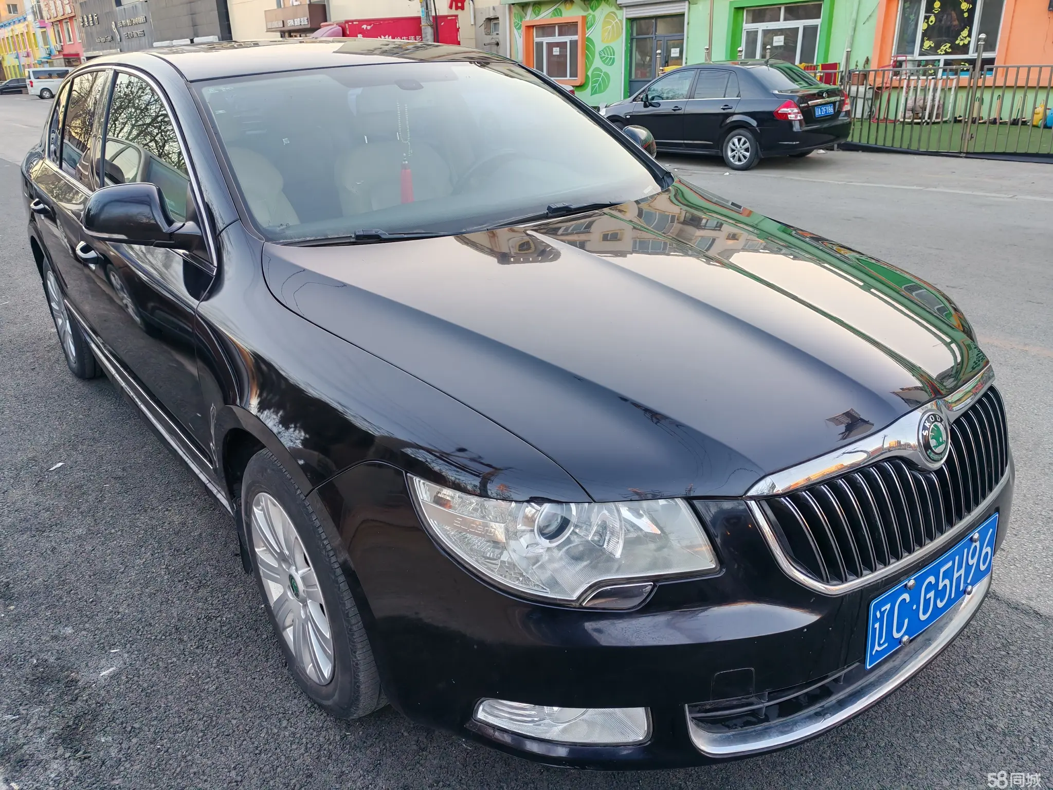 Skoda Superb 2010 car image #4