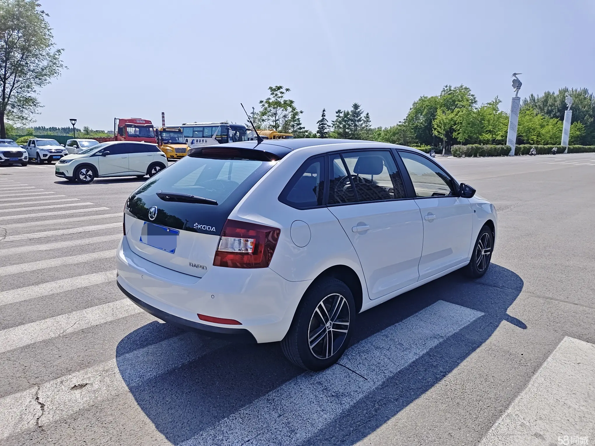 Skoda Rapid Spaceback 2016 car image #4