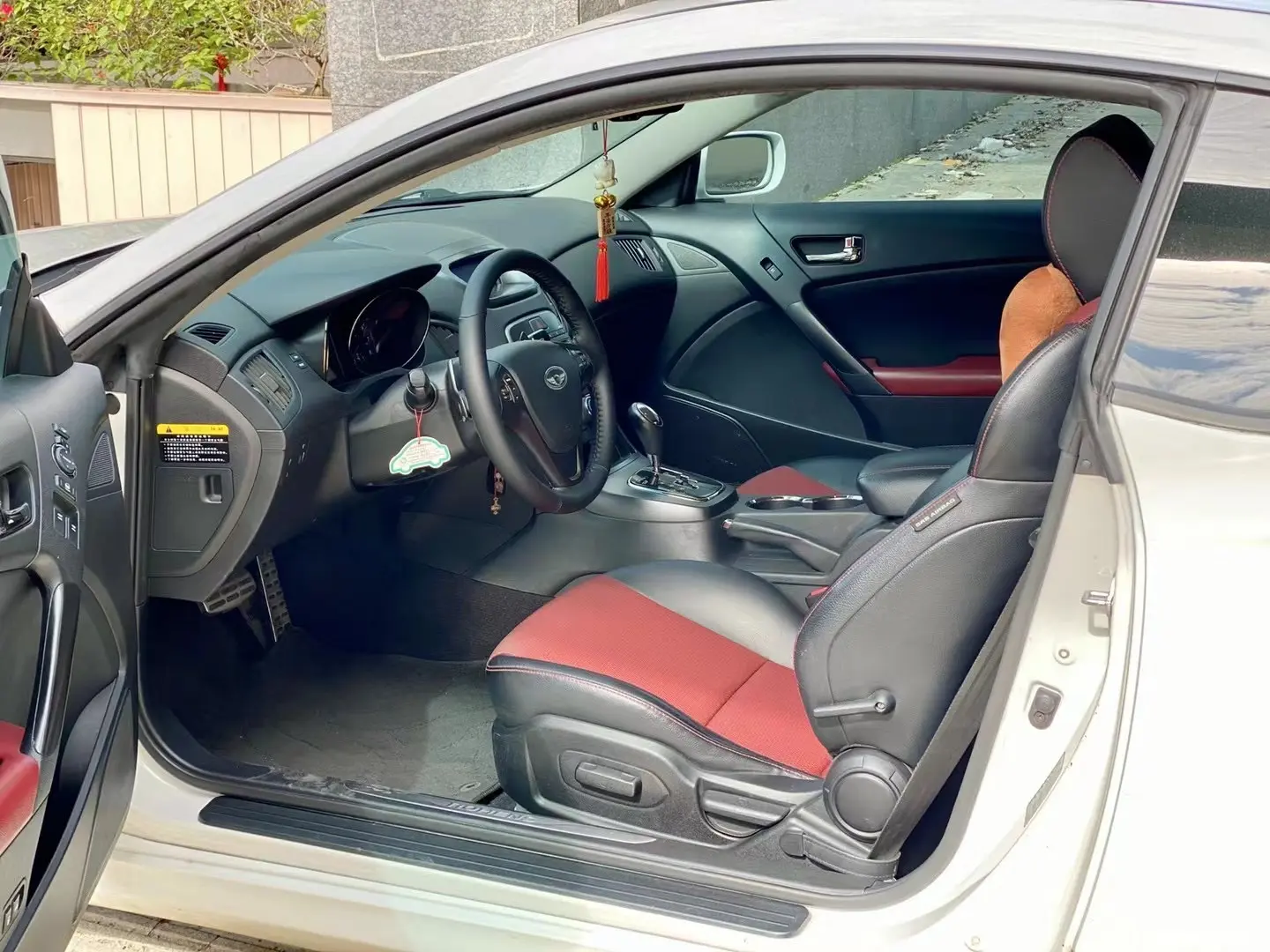 Hyundai Rohens-Coupe 2012 car image #4