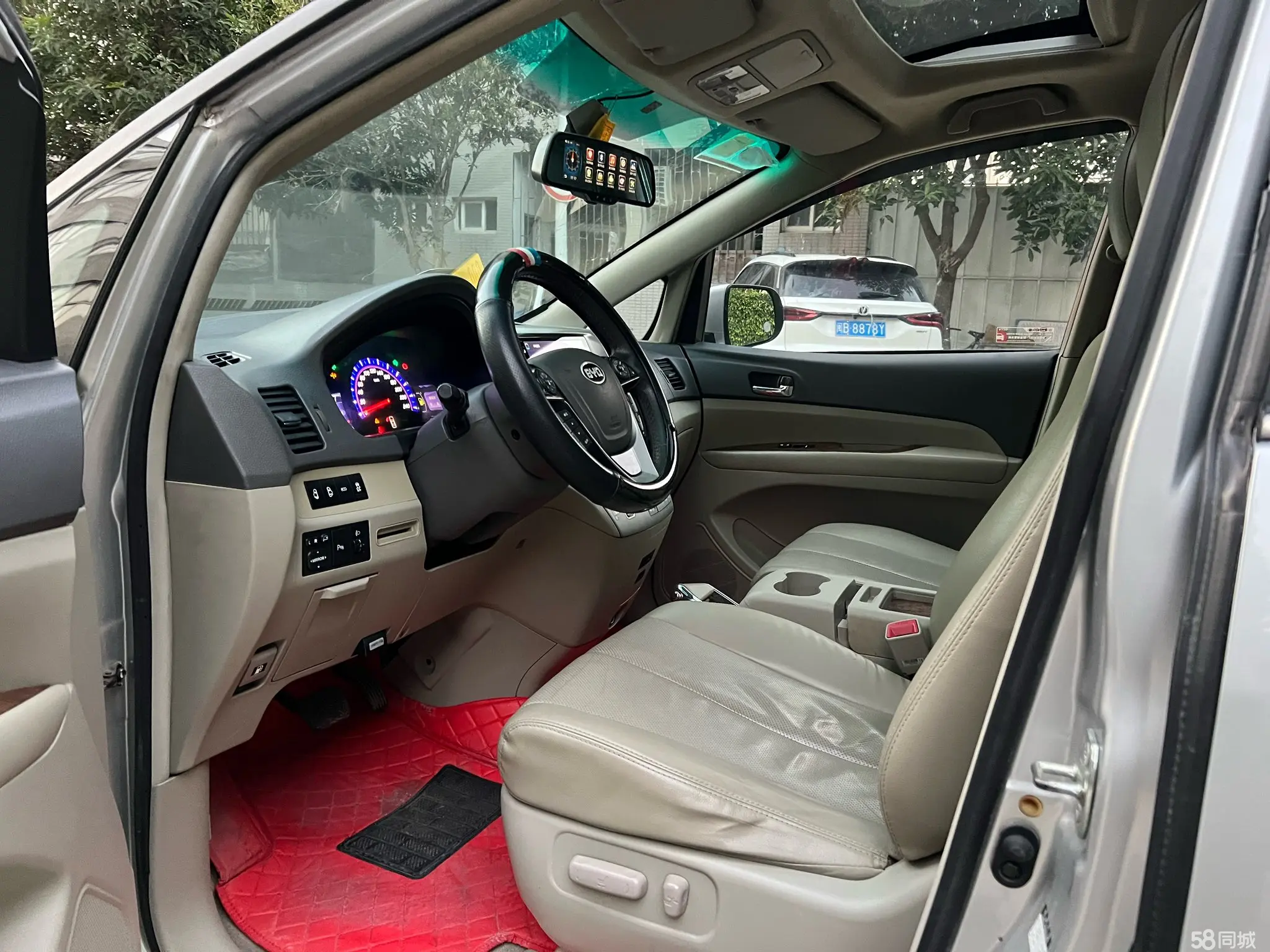 BYD M6 2015 #4 BYD M6 2015 car image #4