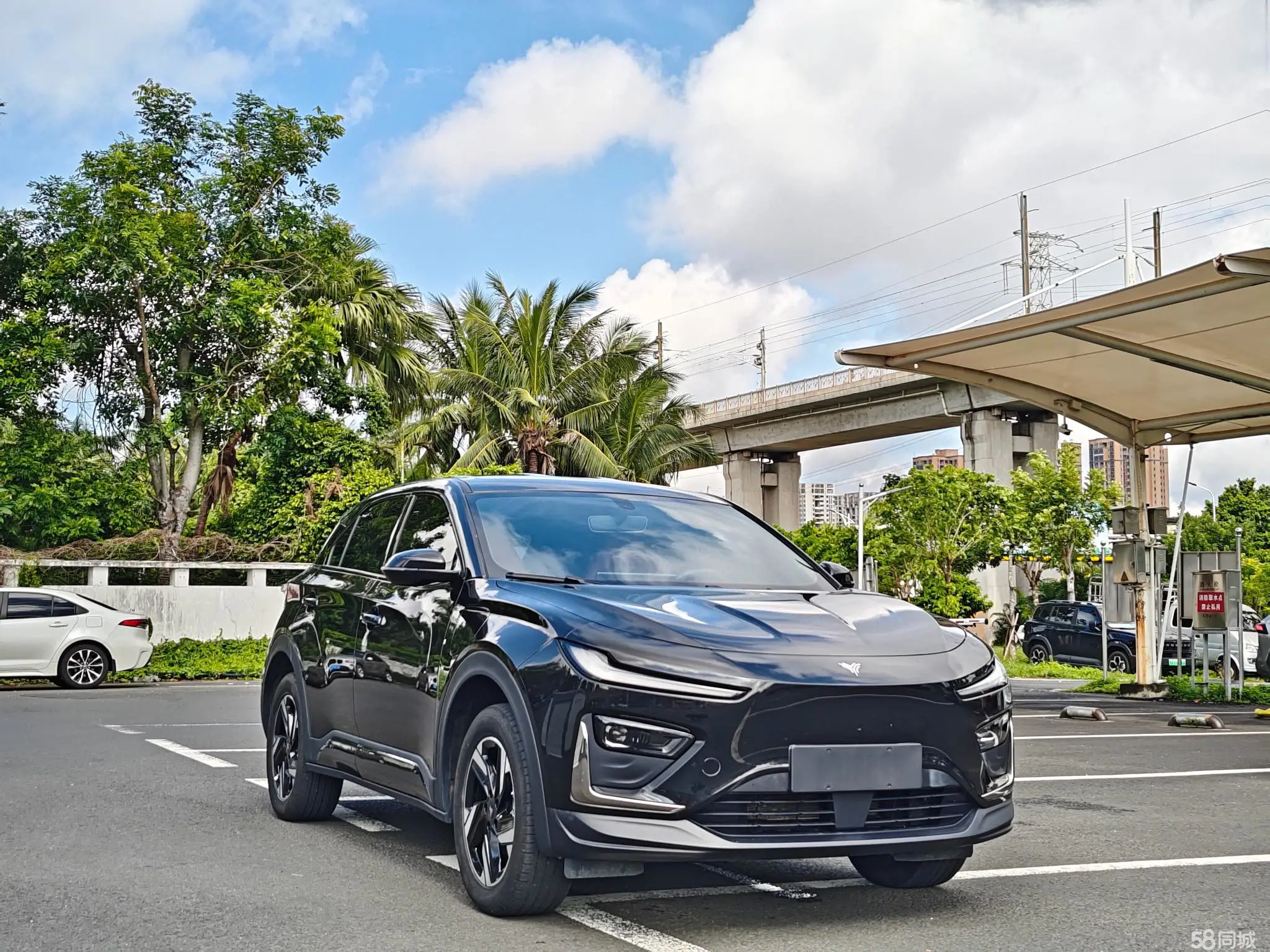 哪吒汽车 哪吒X 2023 汽车图片 #4