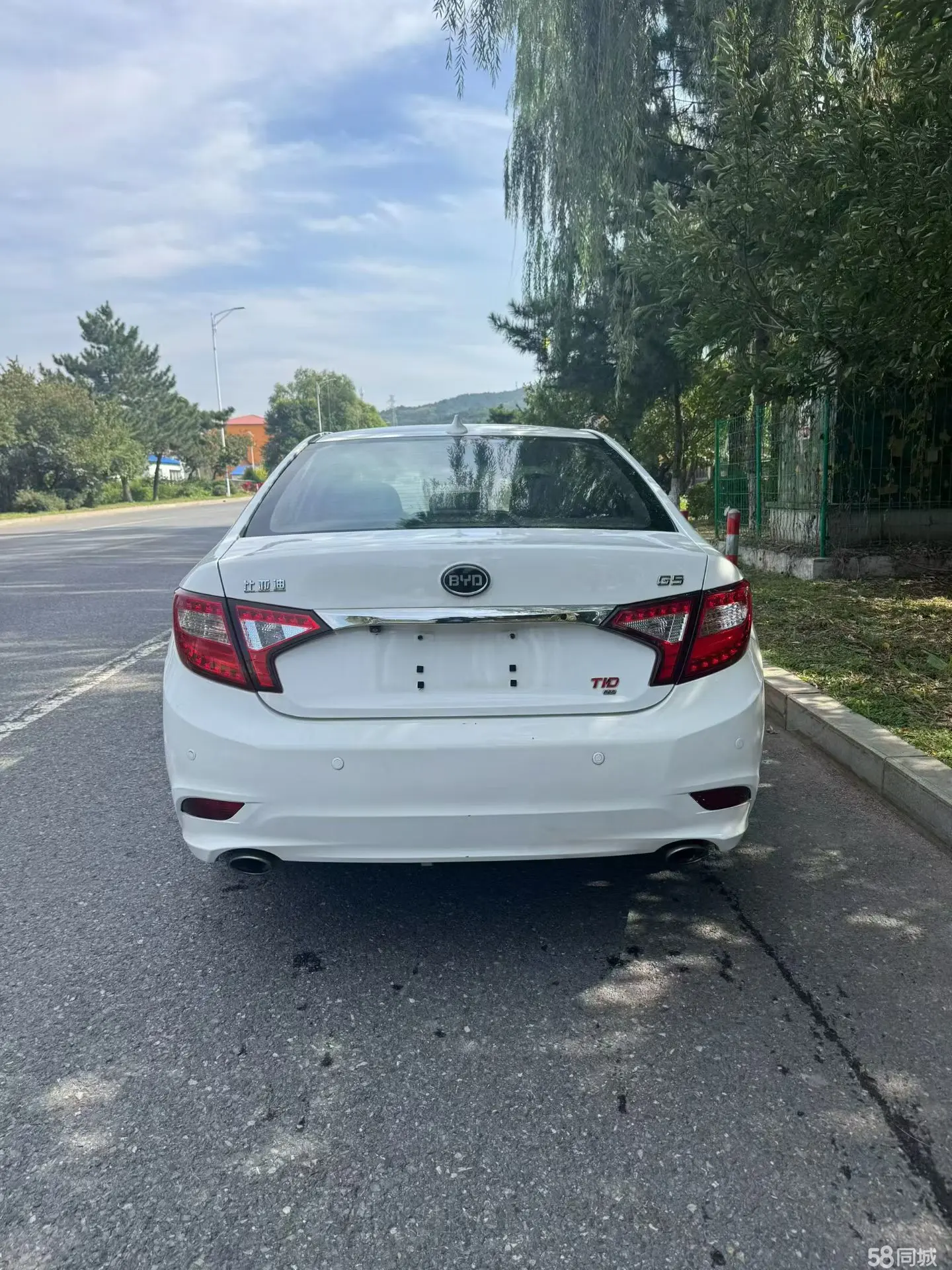 BYD G5 2015 #4 BYD G5 2015 car image #4