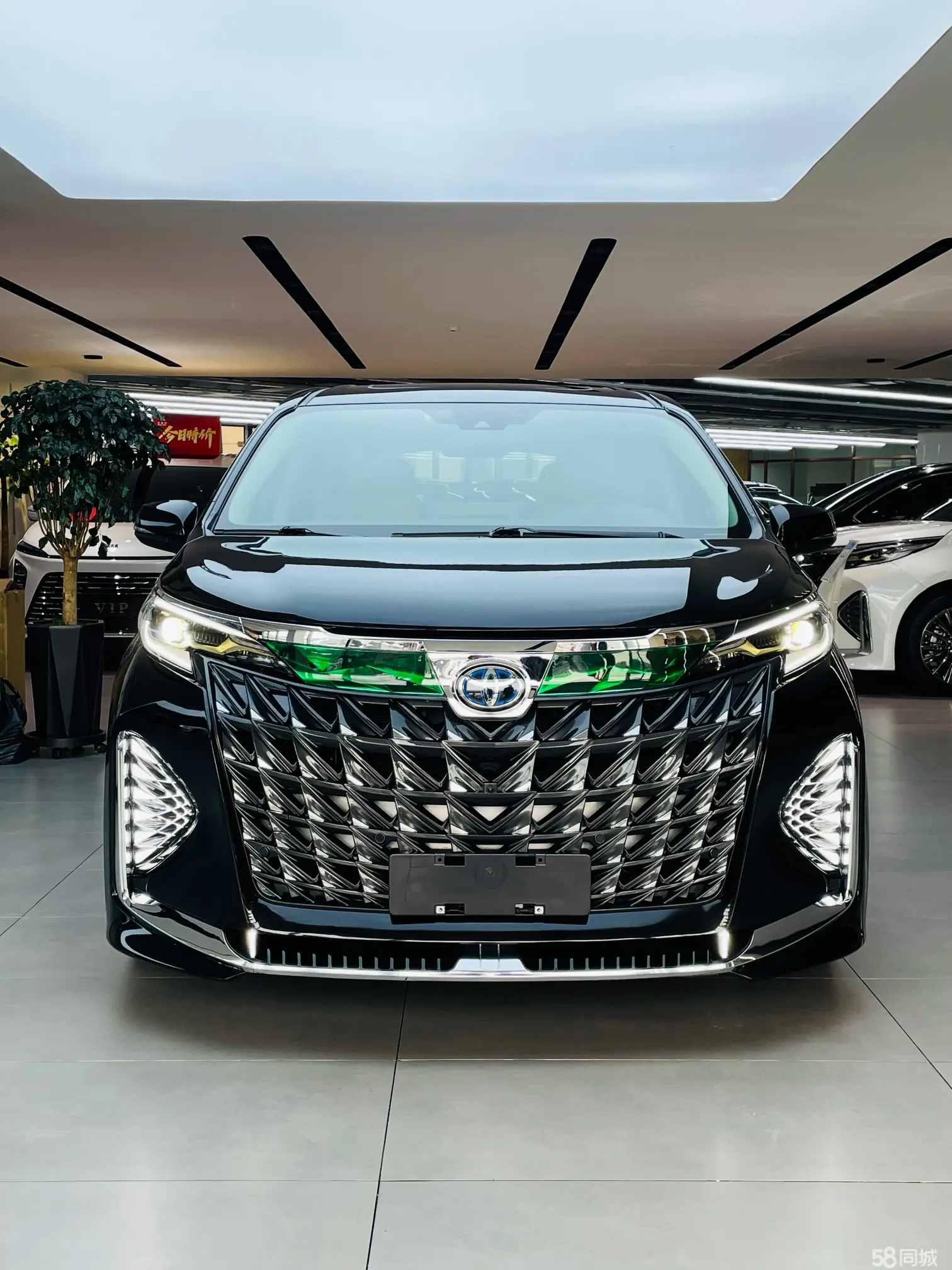 Toyota Granvia 2023 immagine di auto #4