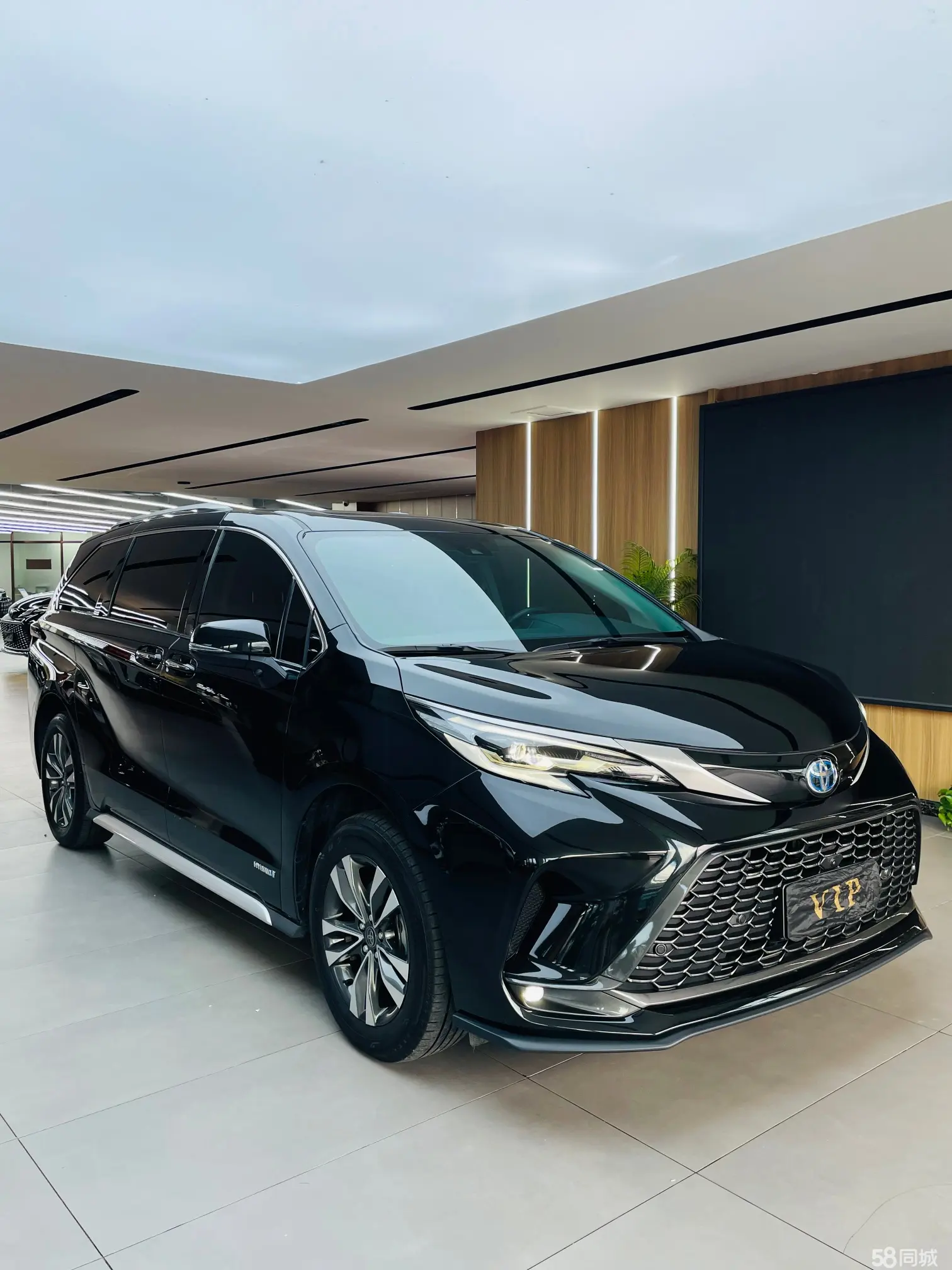 Toyota Granvia 2023 car image #4