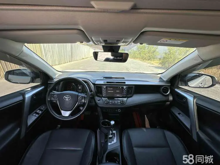 Toyota RAV4 2018 car image #4