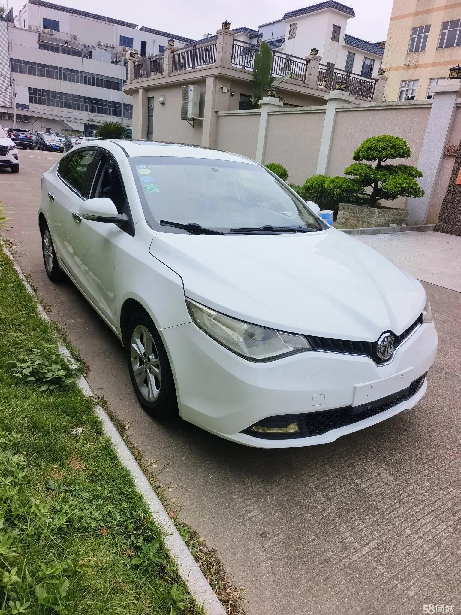 MG GT 2015 car image #4