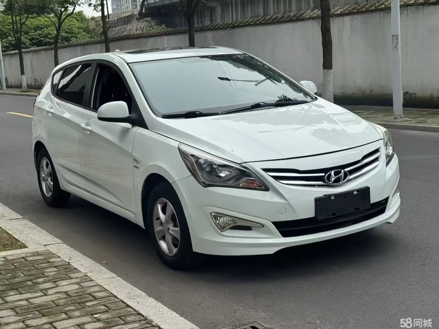 Hyundai Reina Hatchback 2014 car image #4