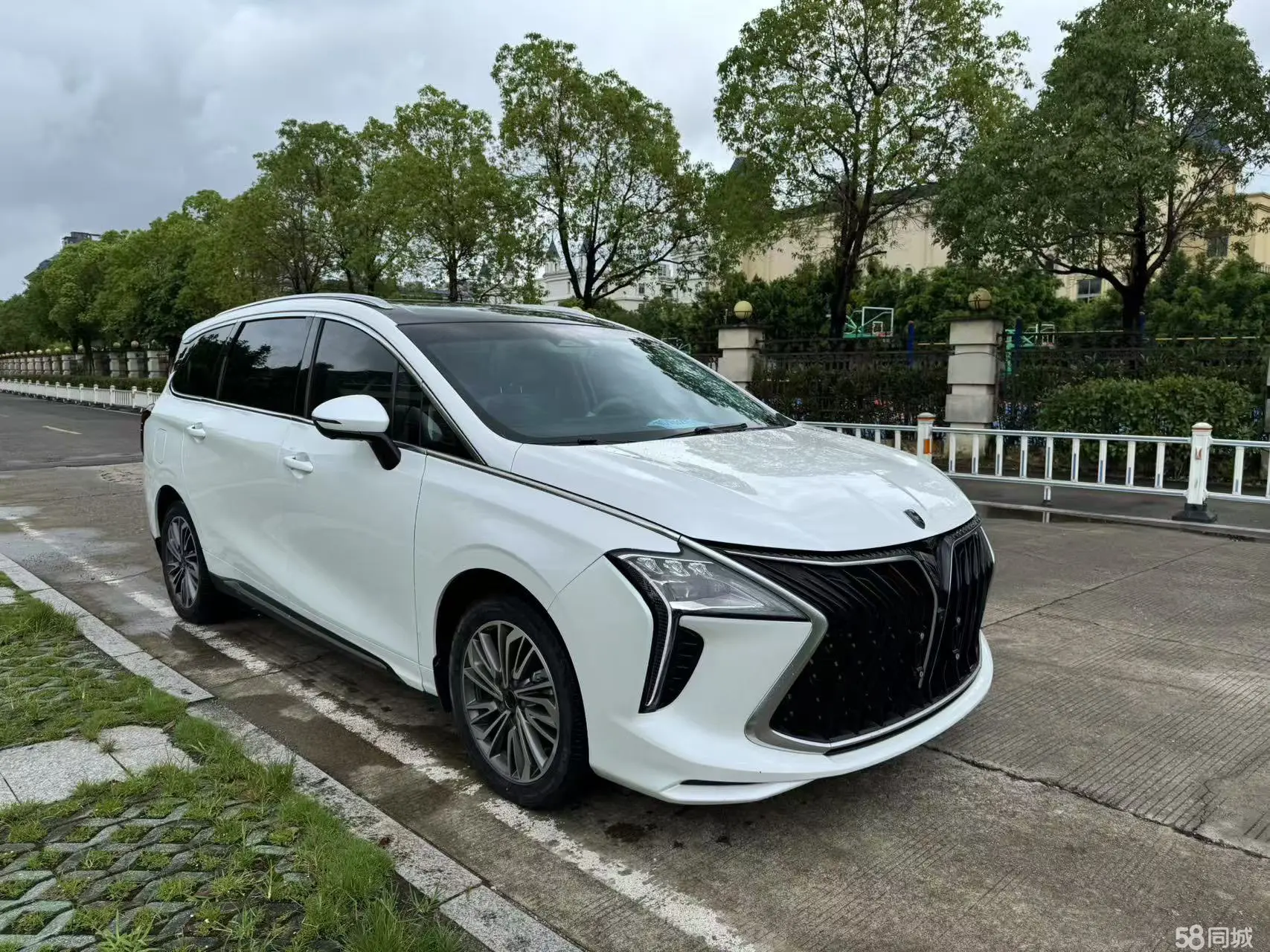 Forthing Yacht 2023 car image #4