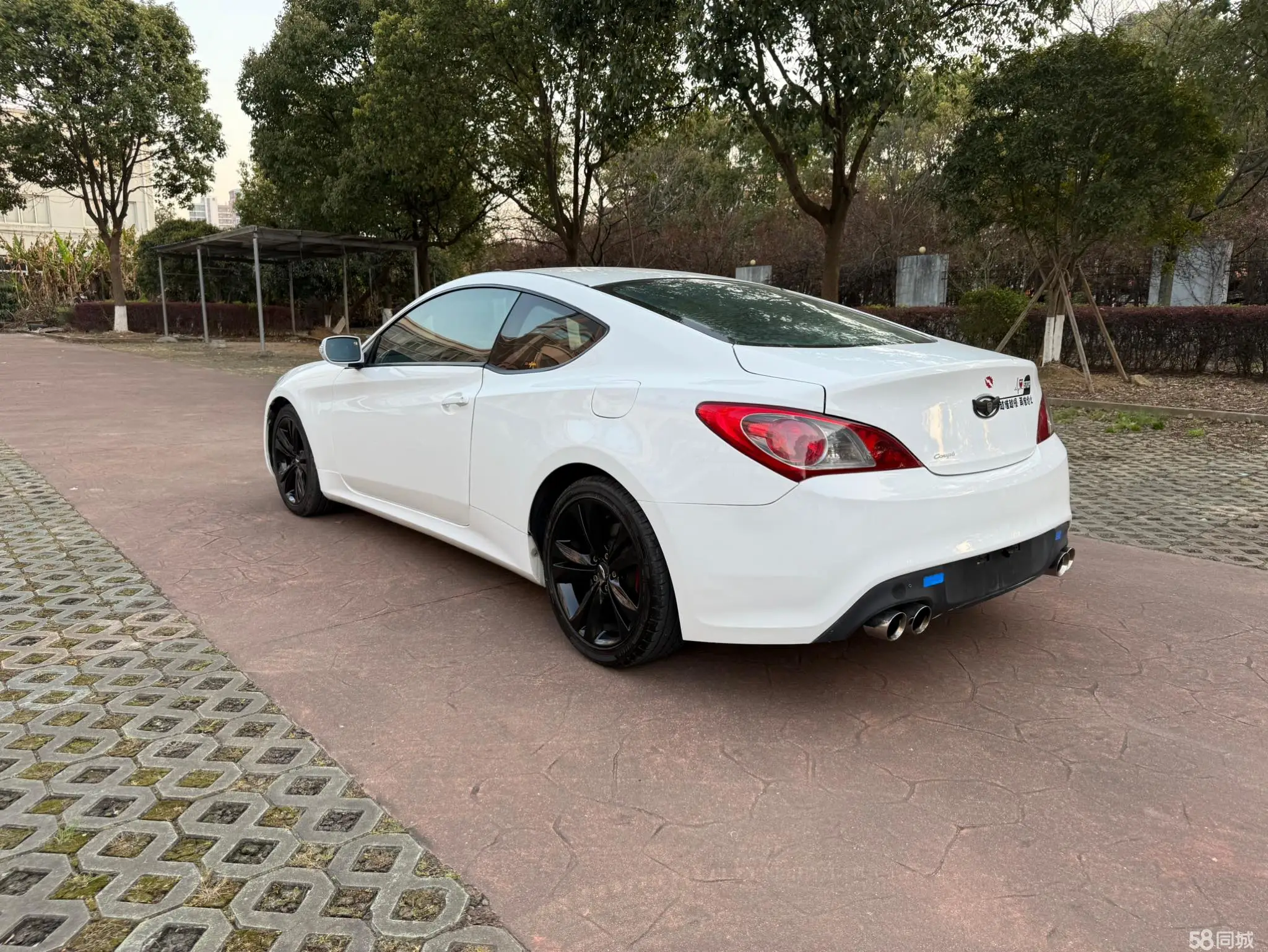 Hyundai Rohens-Coupe 2011 #4 Hyundai Rohens-Coupe 2011 car image #4