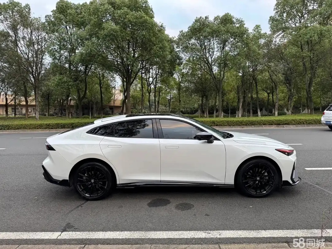 Changan UNI-V 2023 صورة سيارة #4