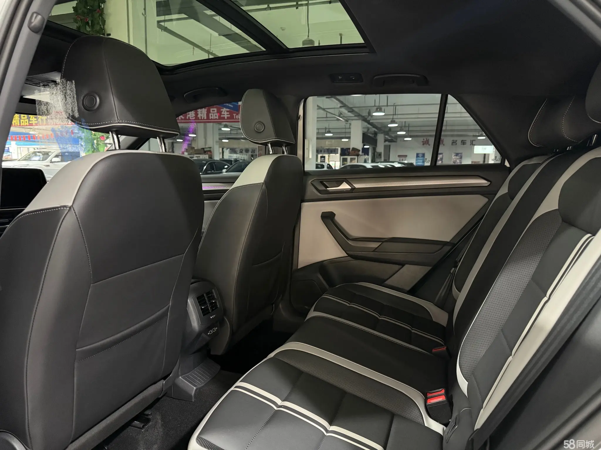 Volkswagen T-Roc 2024 car image #4