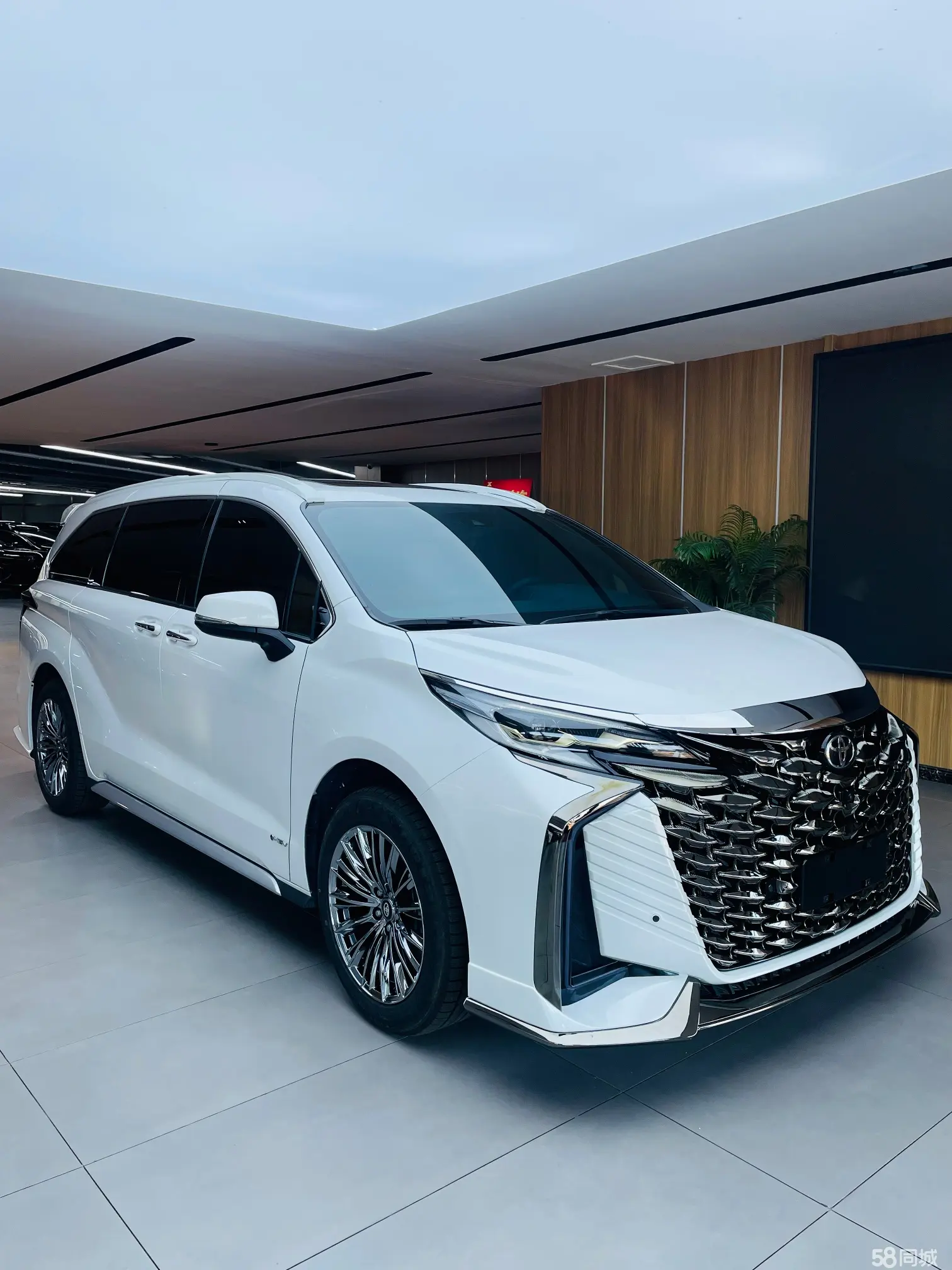 Toyota Granvia 2025 immagine di auto #4