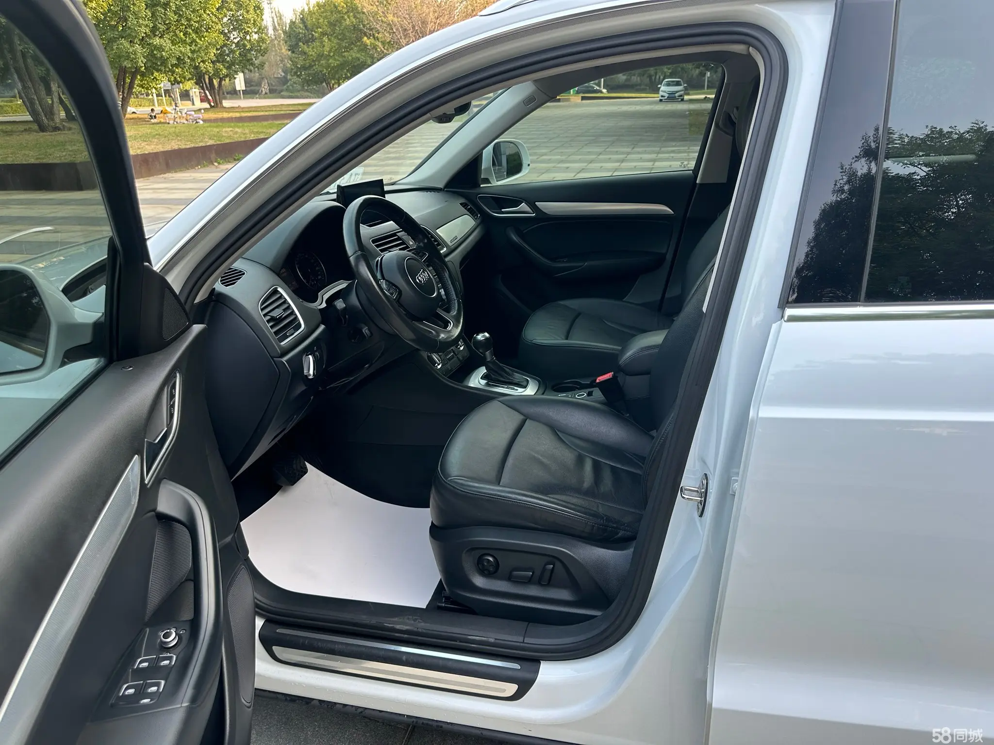 Audi Q3 2015 car image #4