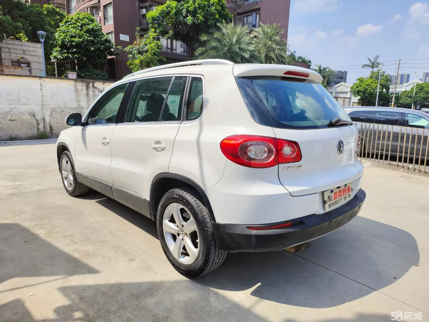 Volkswagen Tiguan 2011 car image #4