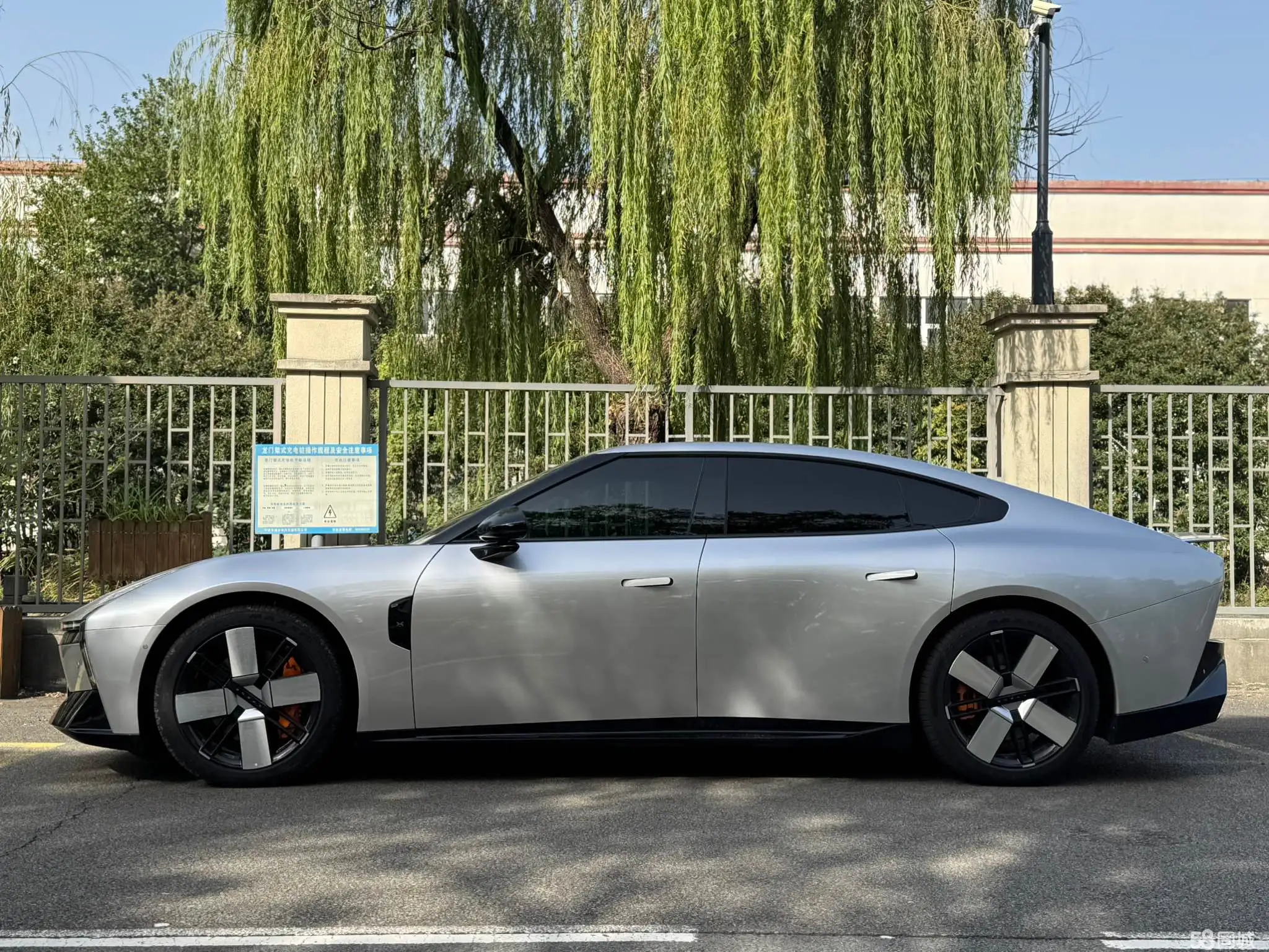 小鹏 小鹏P7 2025 汽车图片 #4