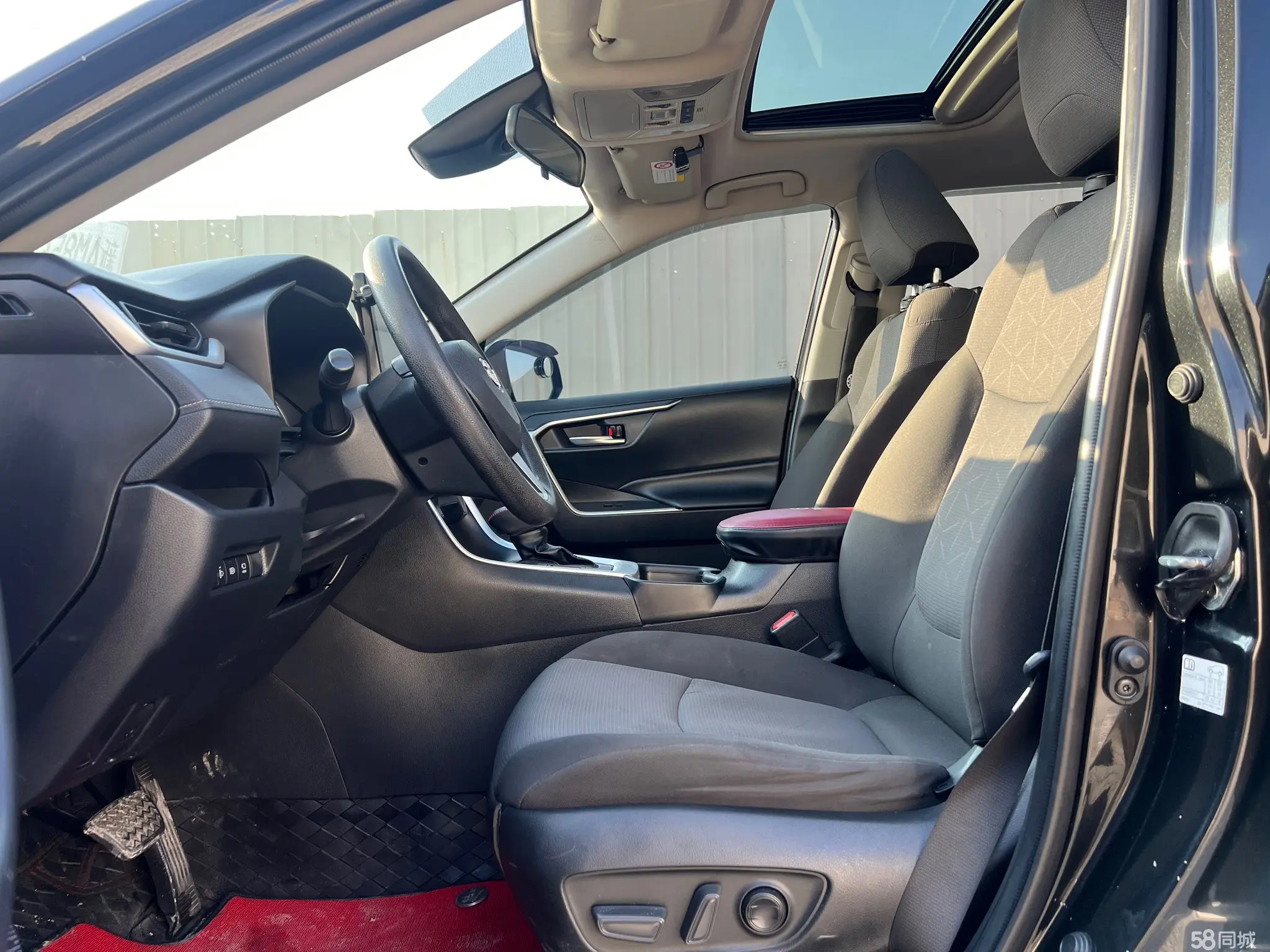 Toyota RAV4 Hybird E+ 2022 #4 Toyota RAV4 Hybird E+ 2022 immagine di auto #4