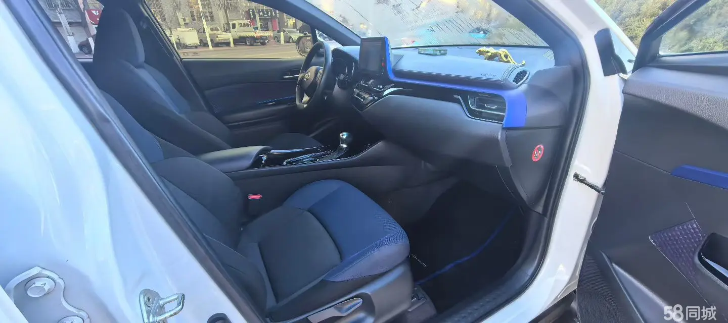 Toyota C-HR 2019 immagine di auto #4