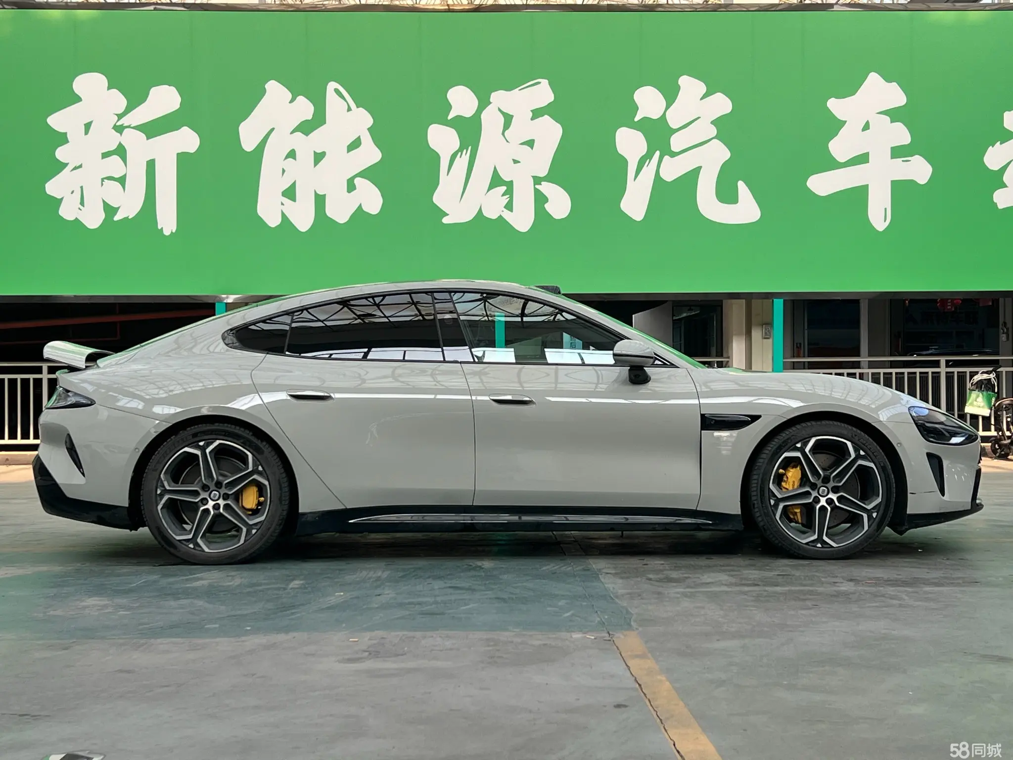 MI SU7 2024 car image #4