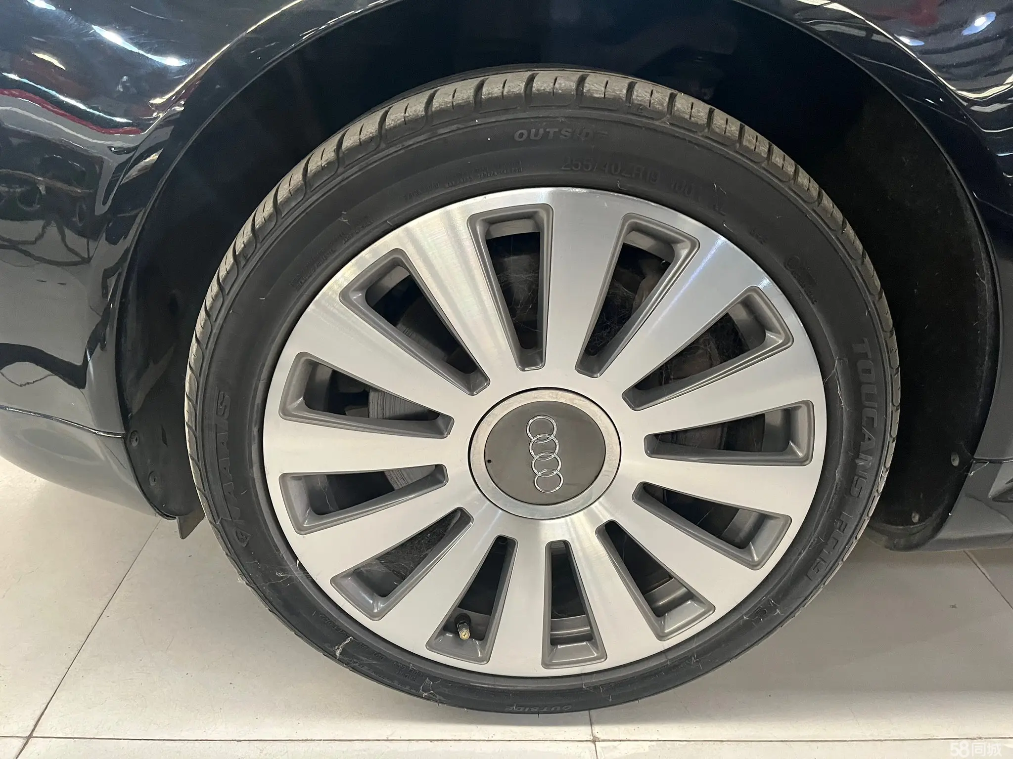 Audi A8 2010 immagine di auto #4