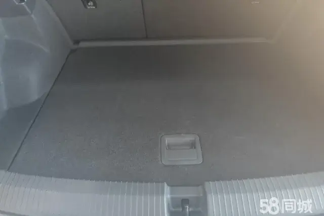 Volkswagen T-Roc 2023 car image #4