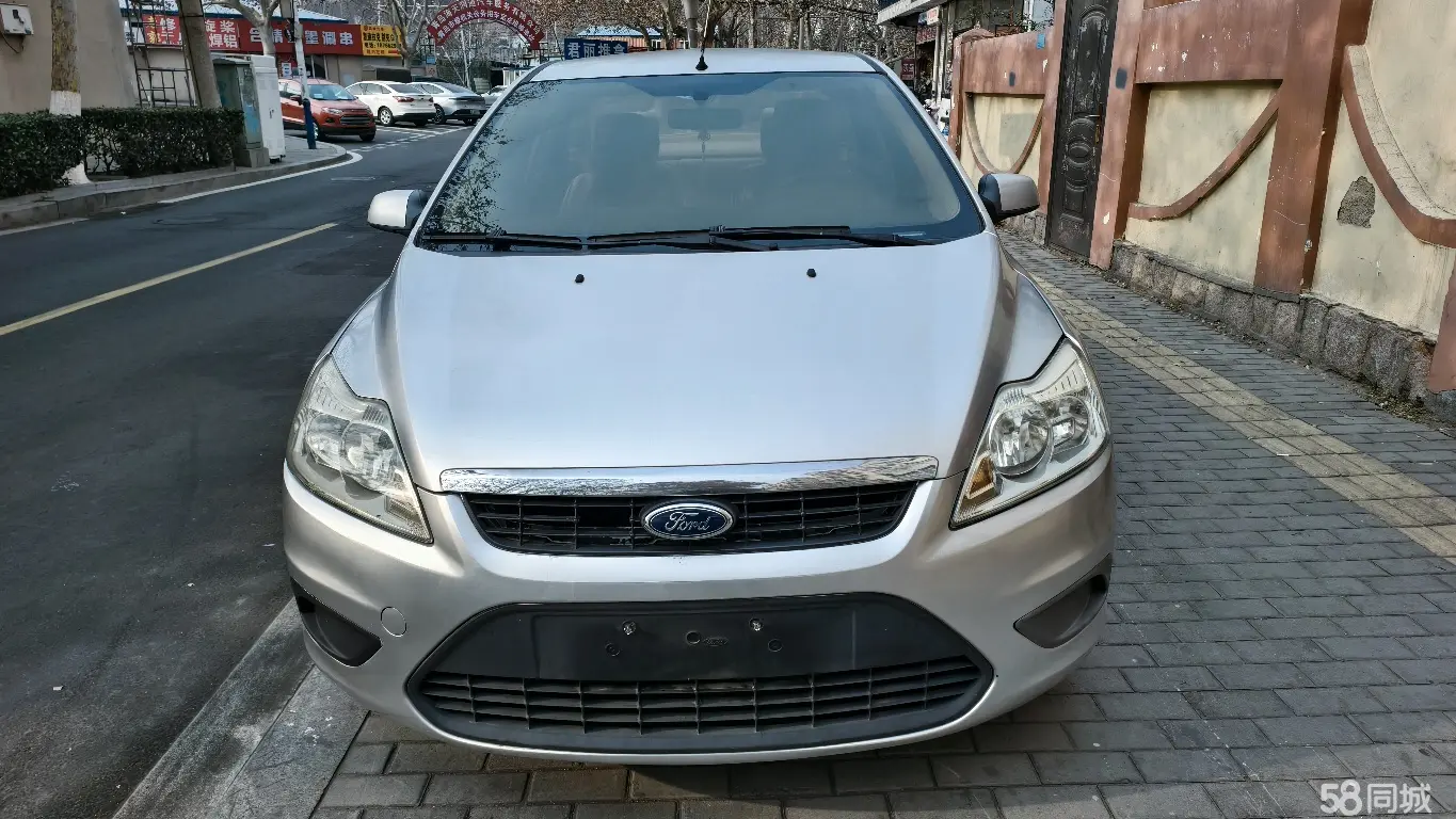 Ford Focus 2010 car image #4