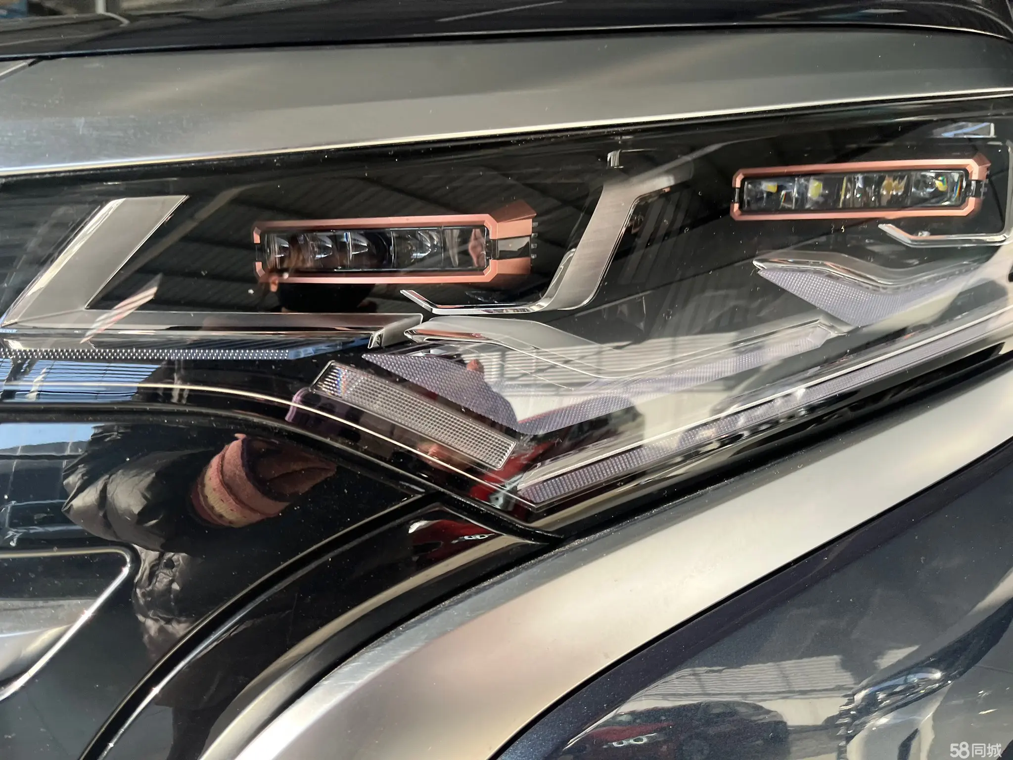 Denza D9 2023 car image #4