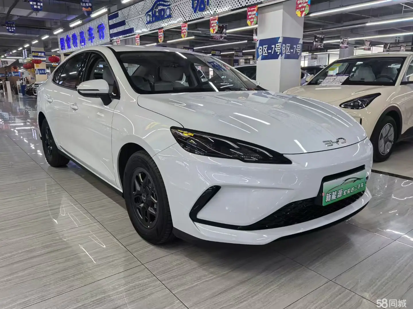 BYD Seal 05 DM-i 2025 immagine di auto #4