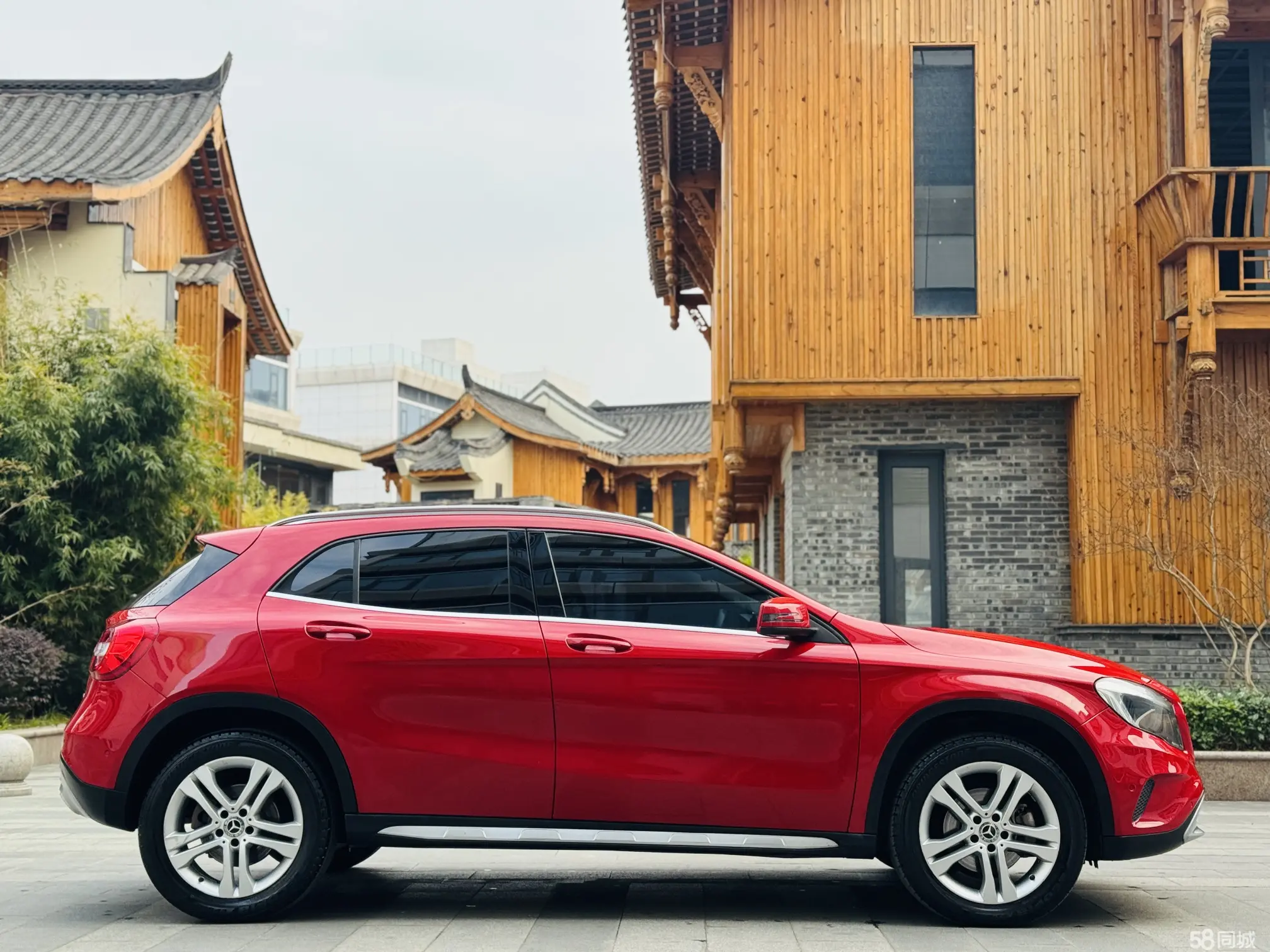 Mercedes-Benz GLA Class 2017 immagine di auto #4