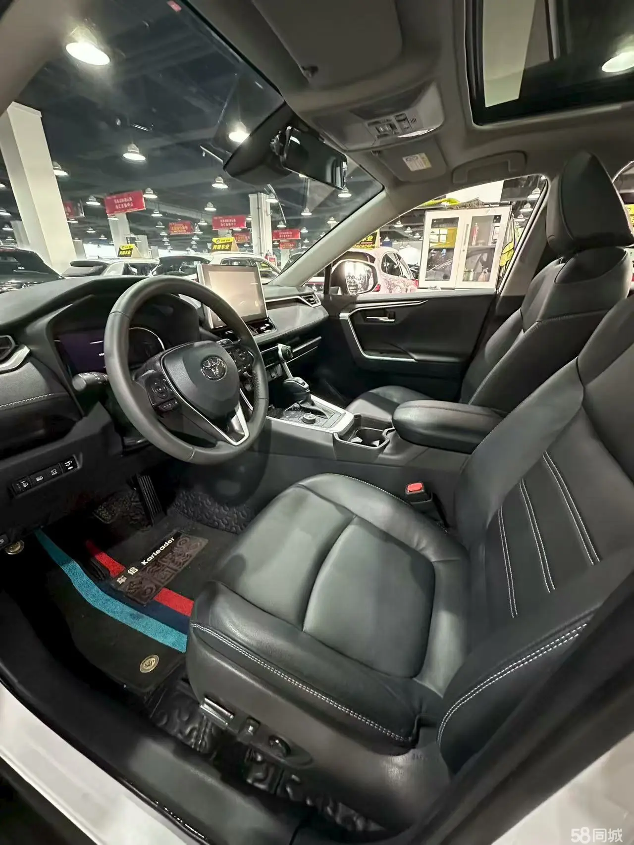 Toyota RAV4 2022 immagine di auto #4