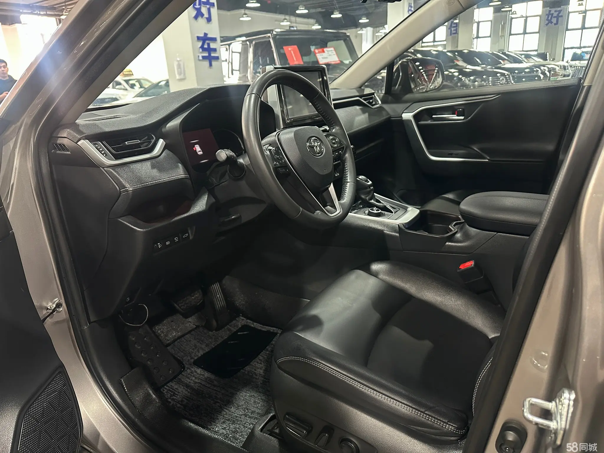 Toyota RAV4 2019 #4 Toyota RAV4 2019 car image #4