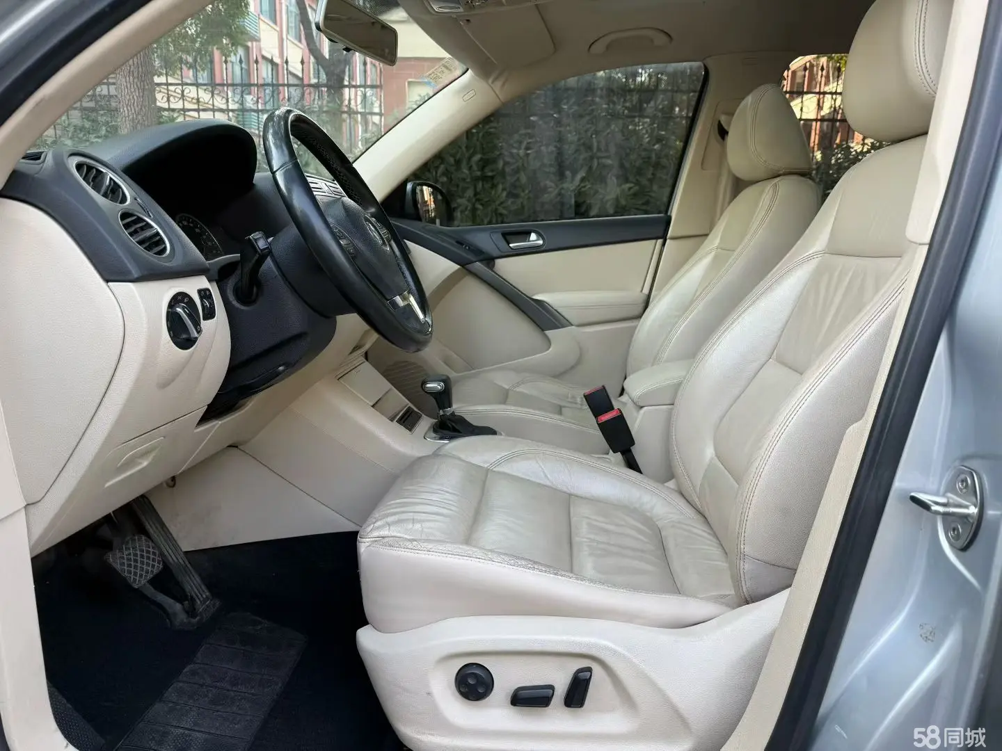 Volkswagen Tiguan 2010 car image #4