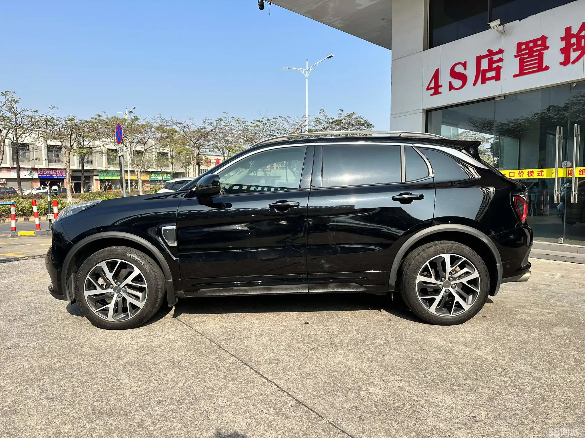 Lynk & Co 01 EM-P 2018 car image #4