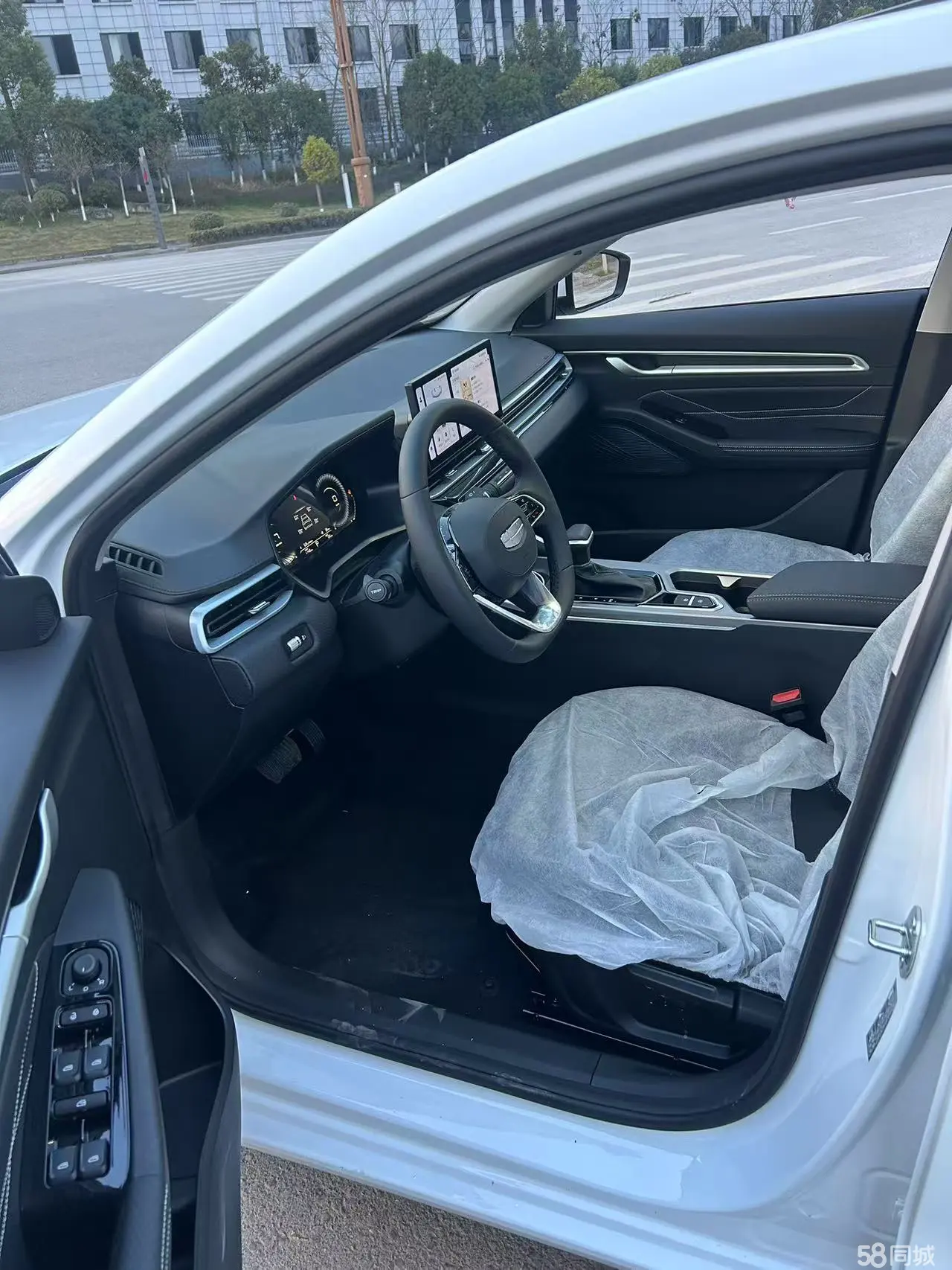 Emgrand 2025 car image #4