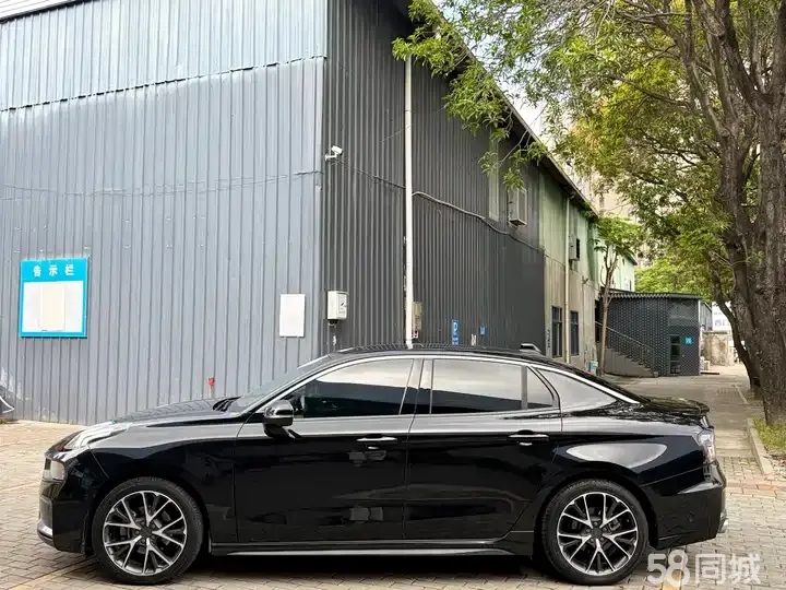 Lynk & Co 03 2019 #4 Lynk & Co 03 2019 car image #4