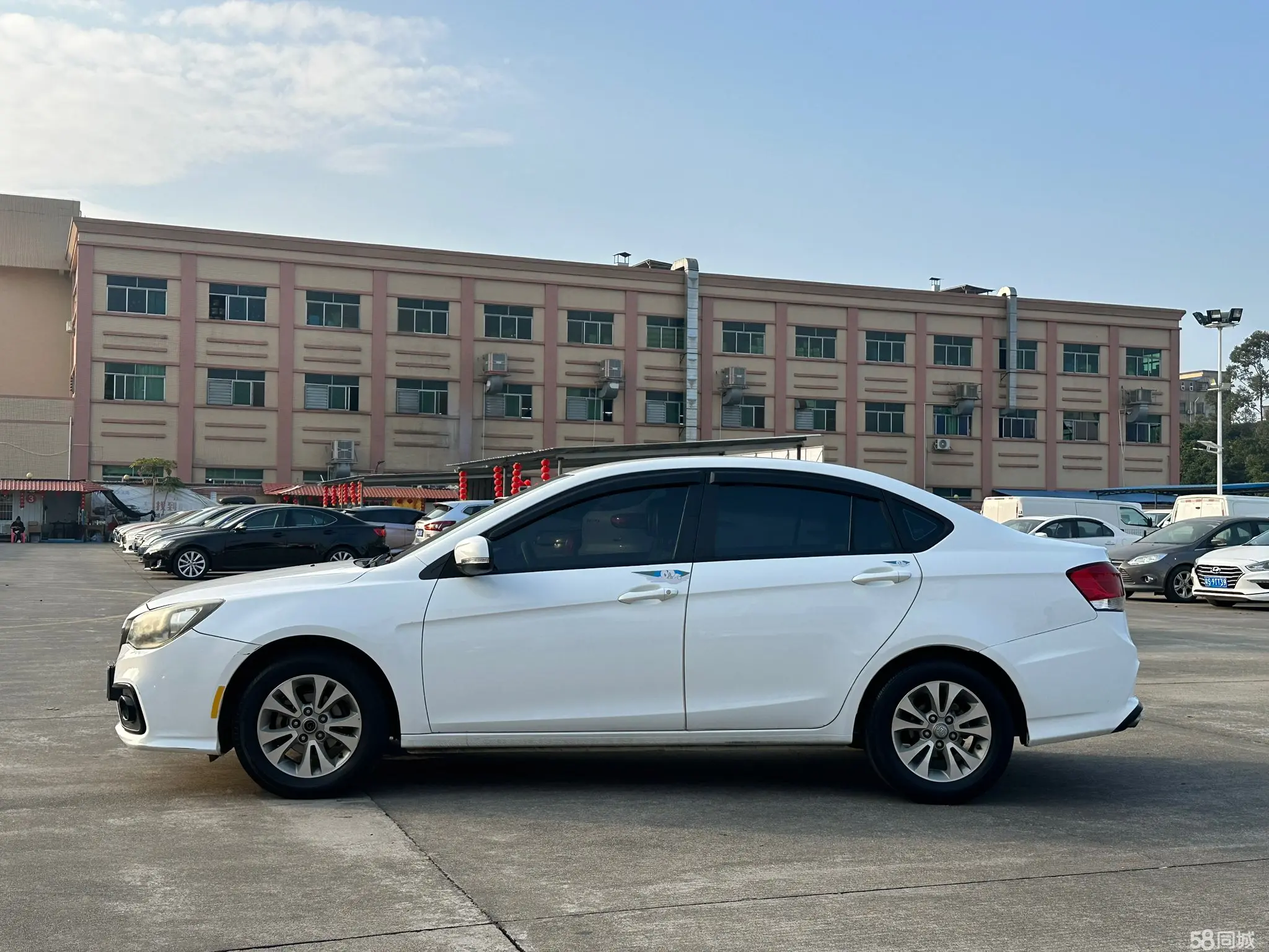 Soueast V5 Lingzhi 2017 #4 Soueast V5 Lingzhi 2017 car image #4