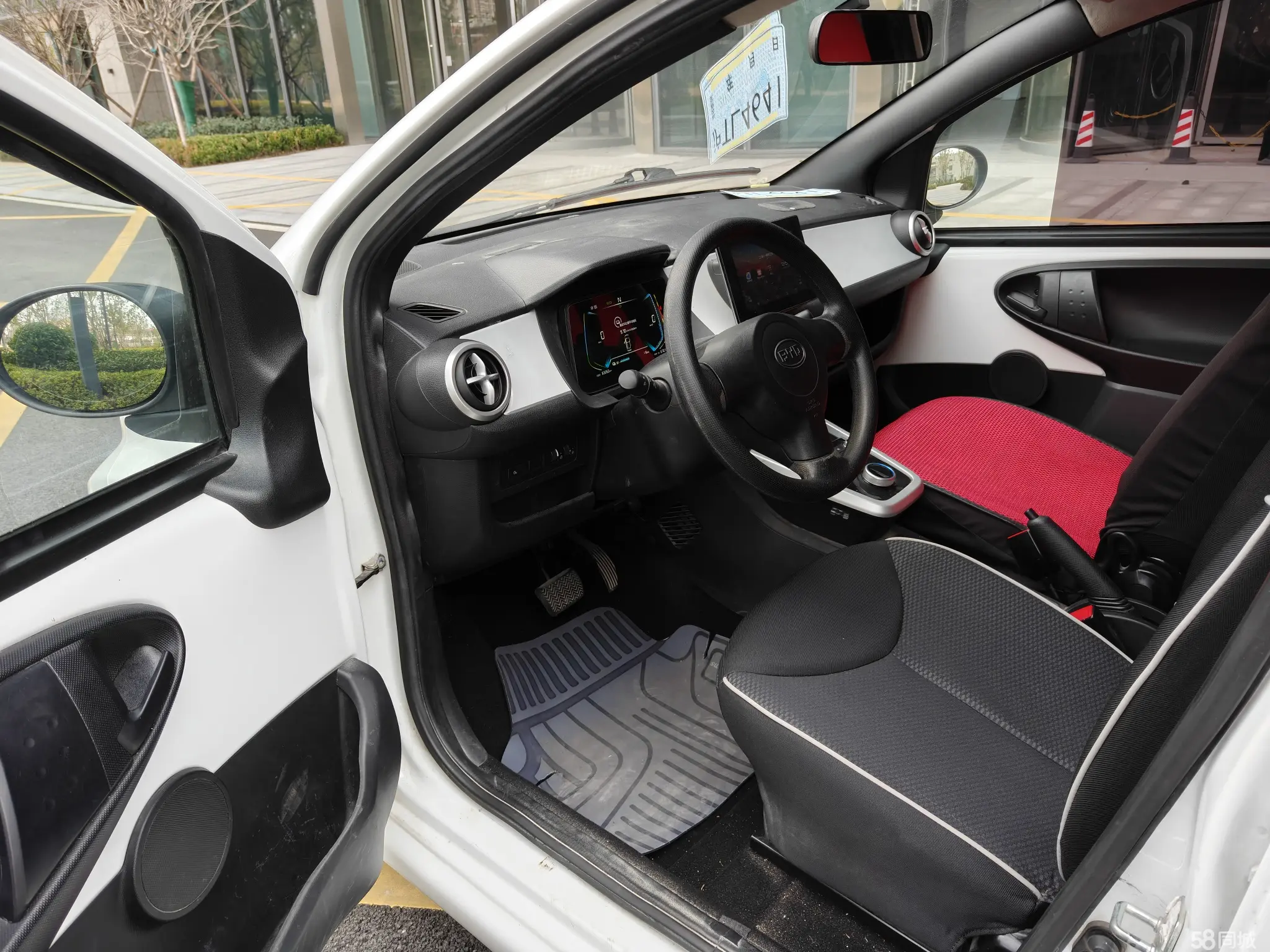 BYD e1 2020 immagine di auto #4