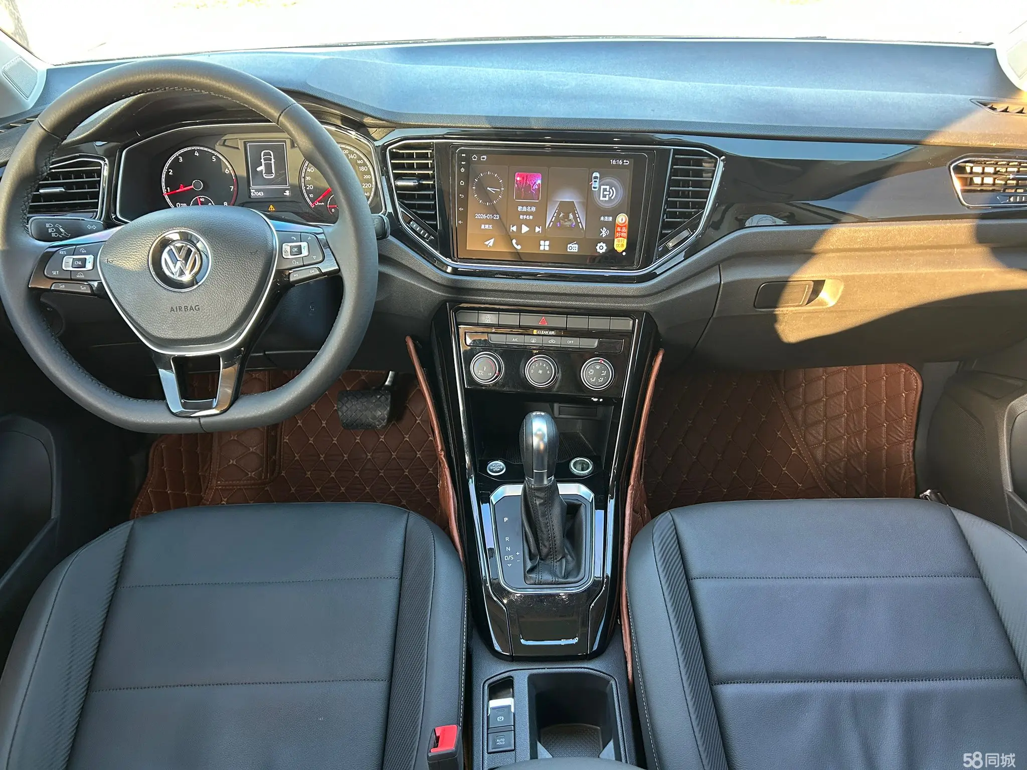 Volkswagen T-Roc 2018 car image #4