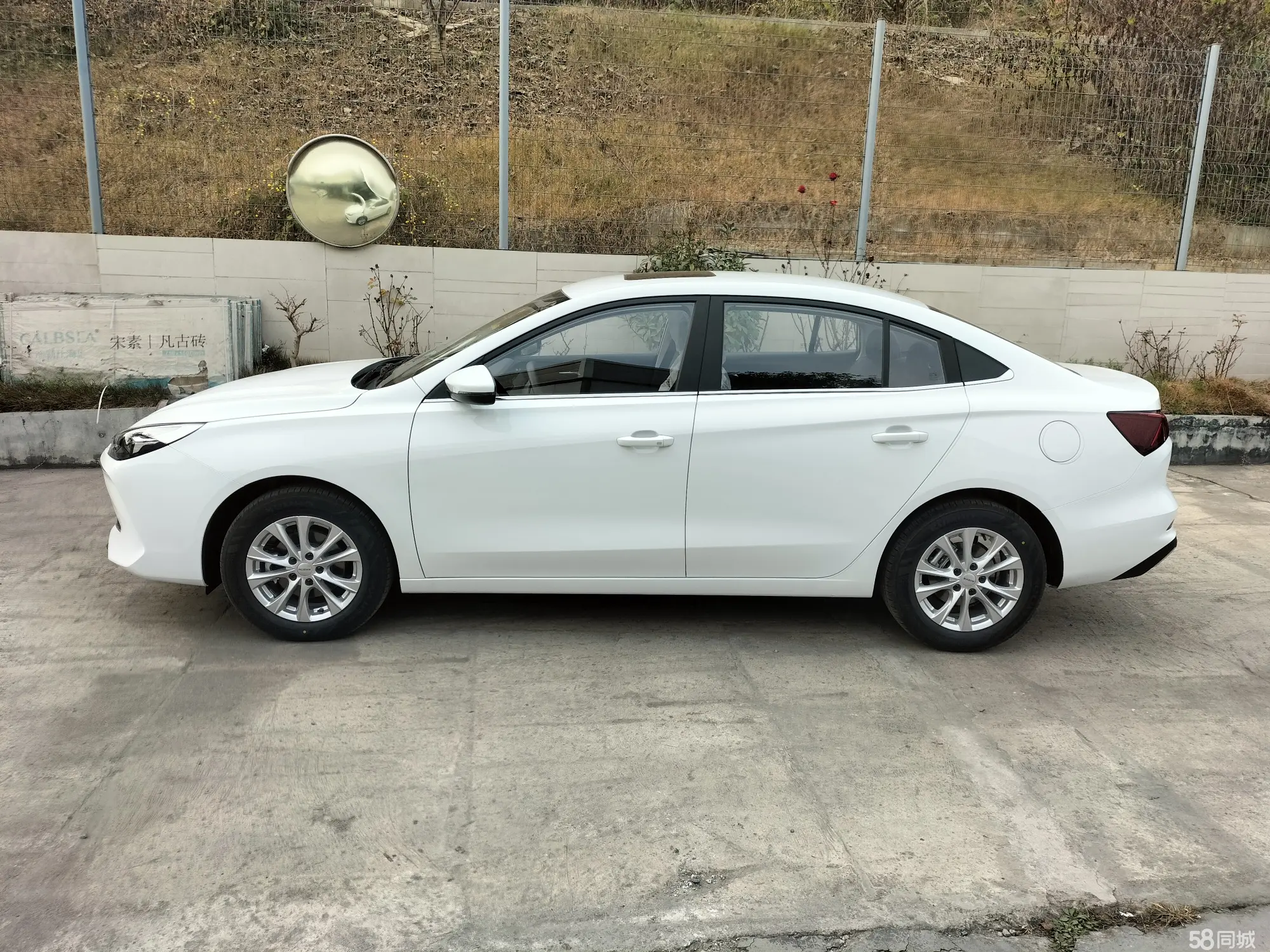 Roewe i5 2025 #4 Roewe i5 2025 car image #4