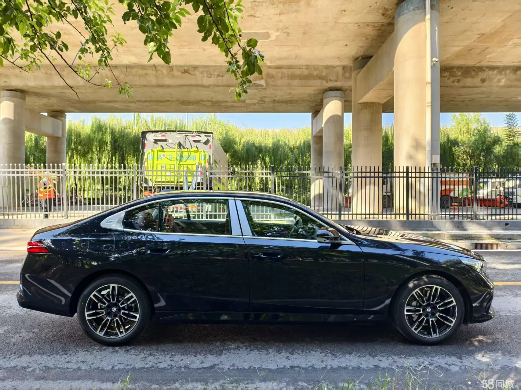 BMW 5 Series 2025 #4 BMW 5 Series 2025 car image #4