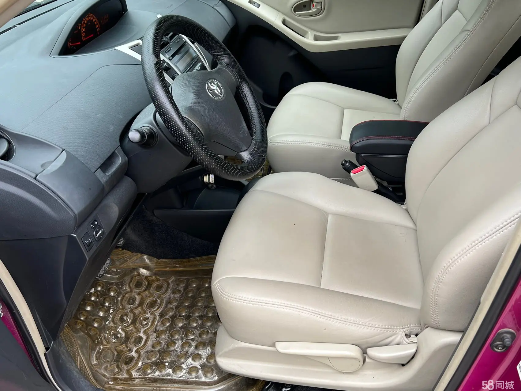 Toyota Yaris 2012 изображение автомобиля #4