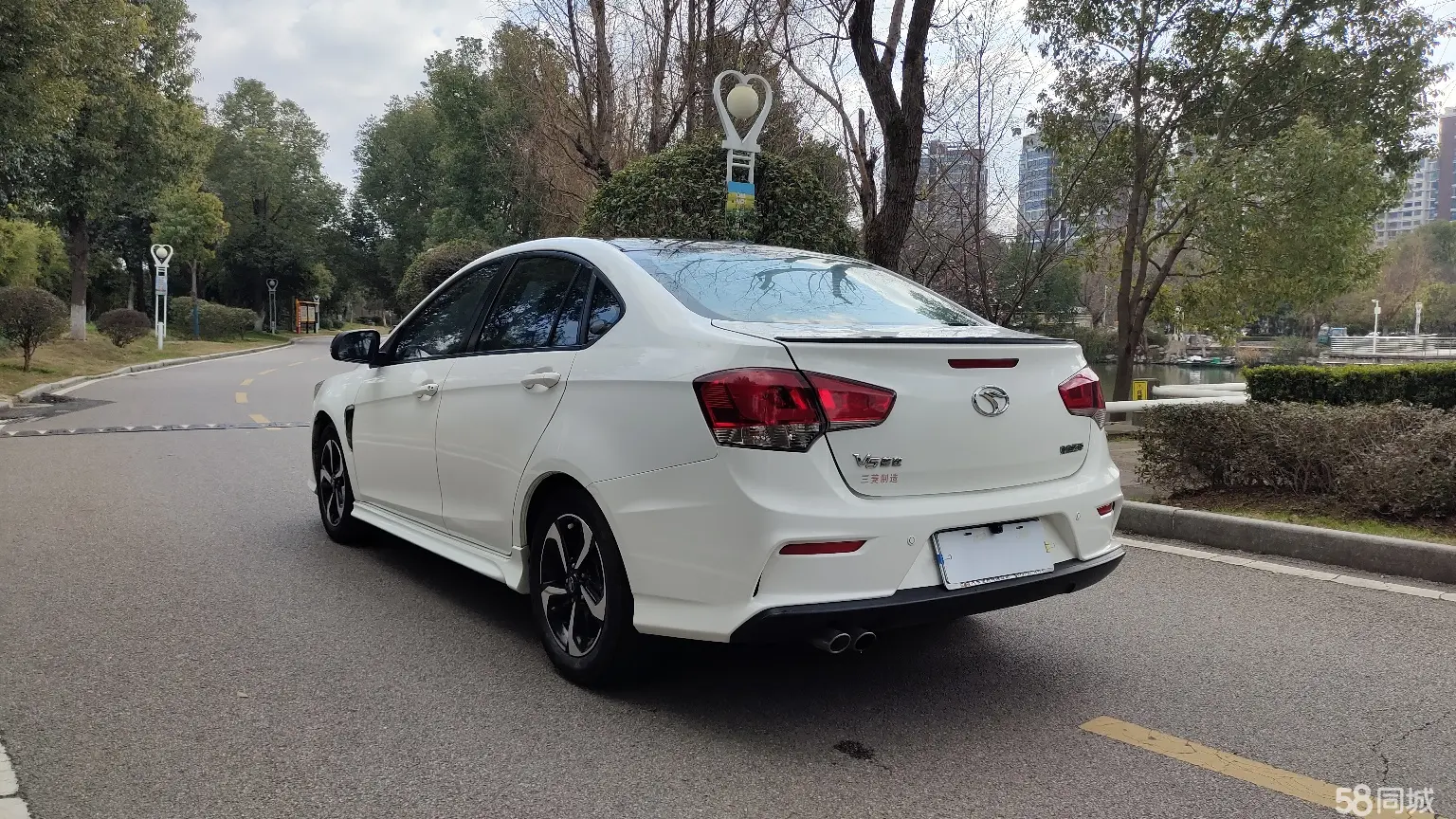 Soueast V5 Lingzhi 2017 car image #4