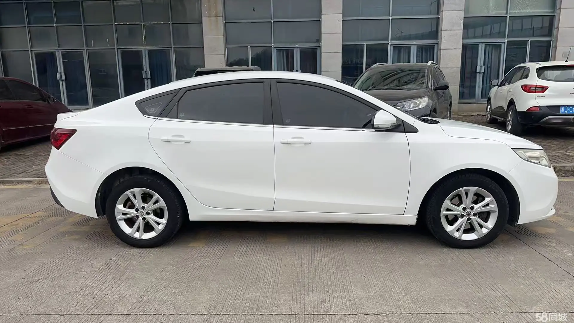 MG GT 2016 car image #4